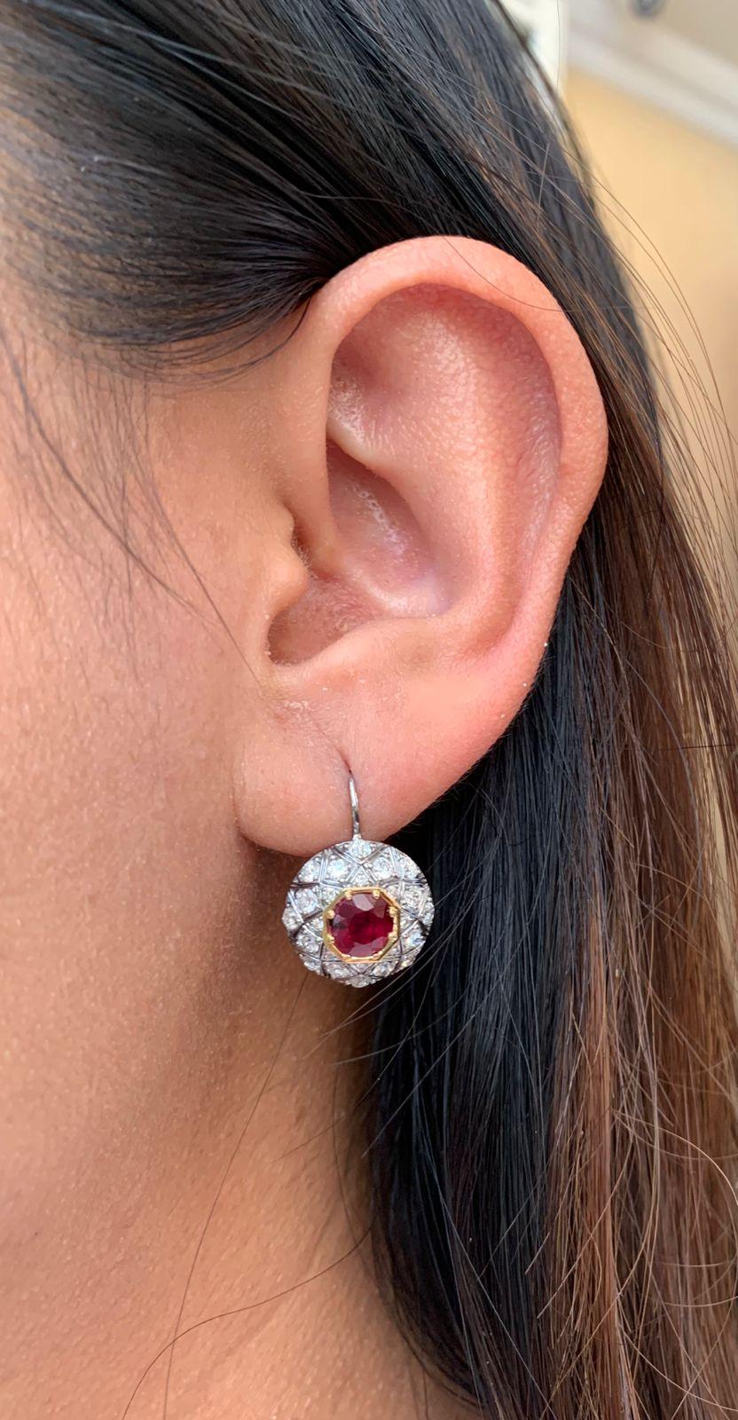 2.02 Carat Burmese Ruby No Heat Pigeon Blood and Diamond Earrings in 18k Gold im Zustand „Neu“ im Angebot in Bangkok, TH