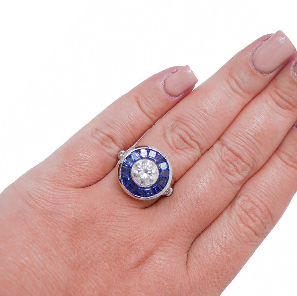 2.02 Carat Central  Diamond, Sapphires, Diamonds, 14 Karat White Gold Ring. In Good Condition In Marcianise, Marcianise (CE)