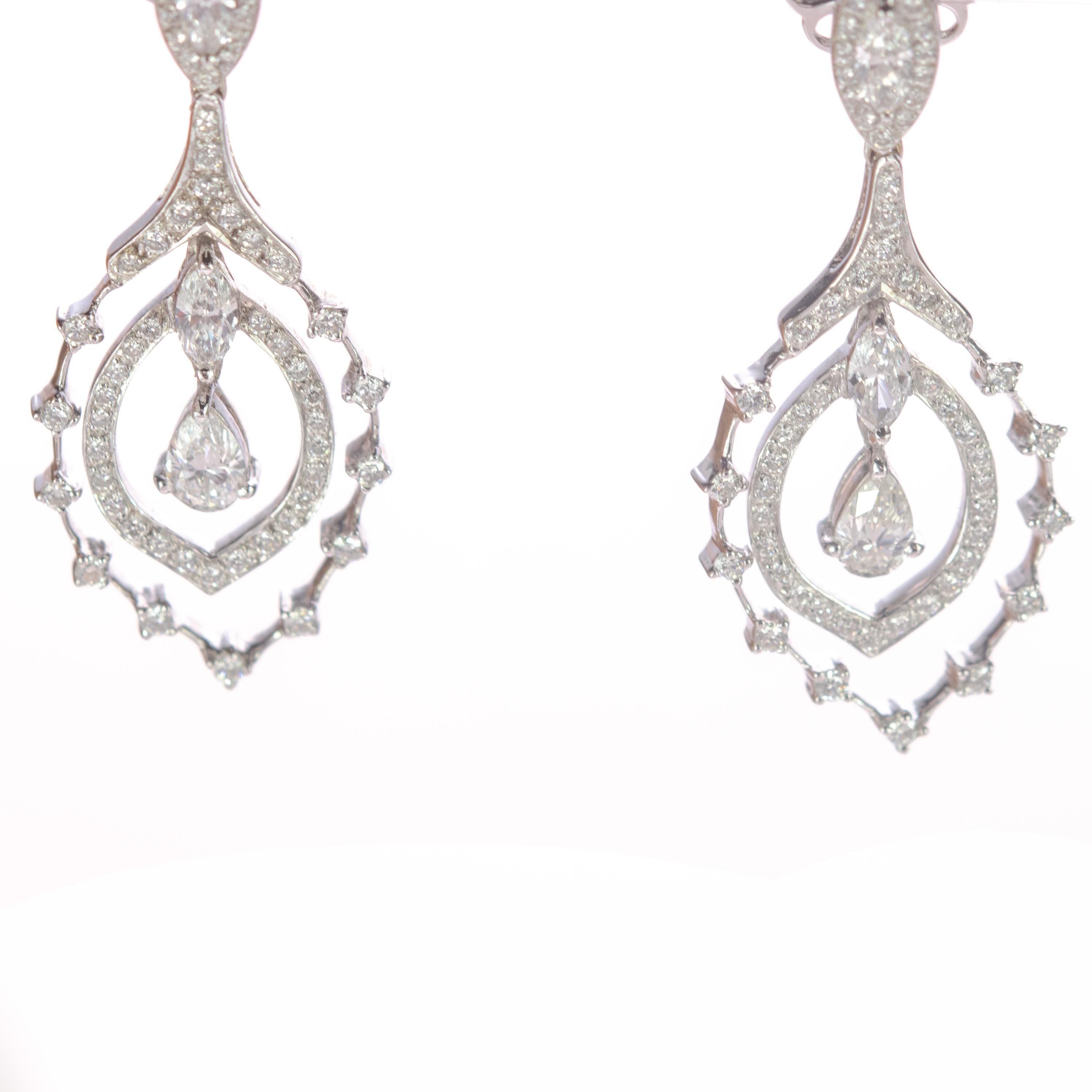 Women's or Men's 2.02 Carat Diamond  Brilliant 18 Karat White Gold Victorian Bridal Drop Earrings For Sale