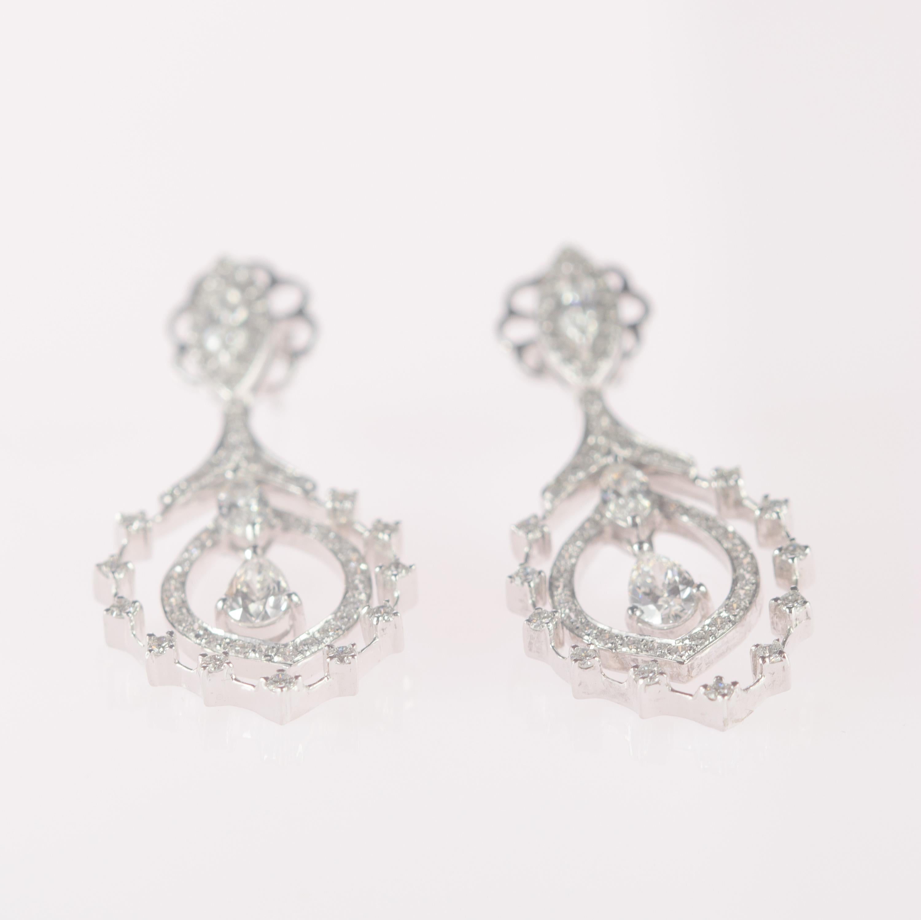 2.02 Carat Diamond  Brilliant 18 Karat White Gold Victorian Bridal Drop Earrings For Sale 3