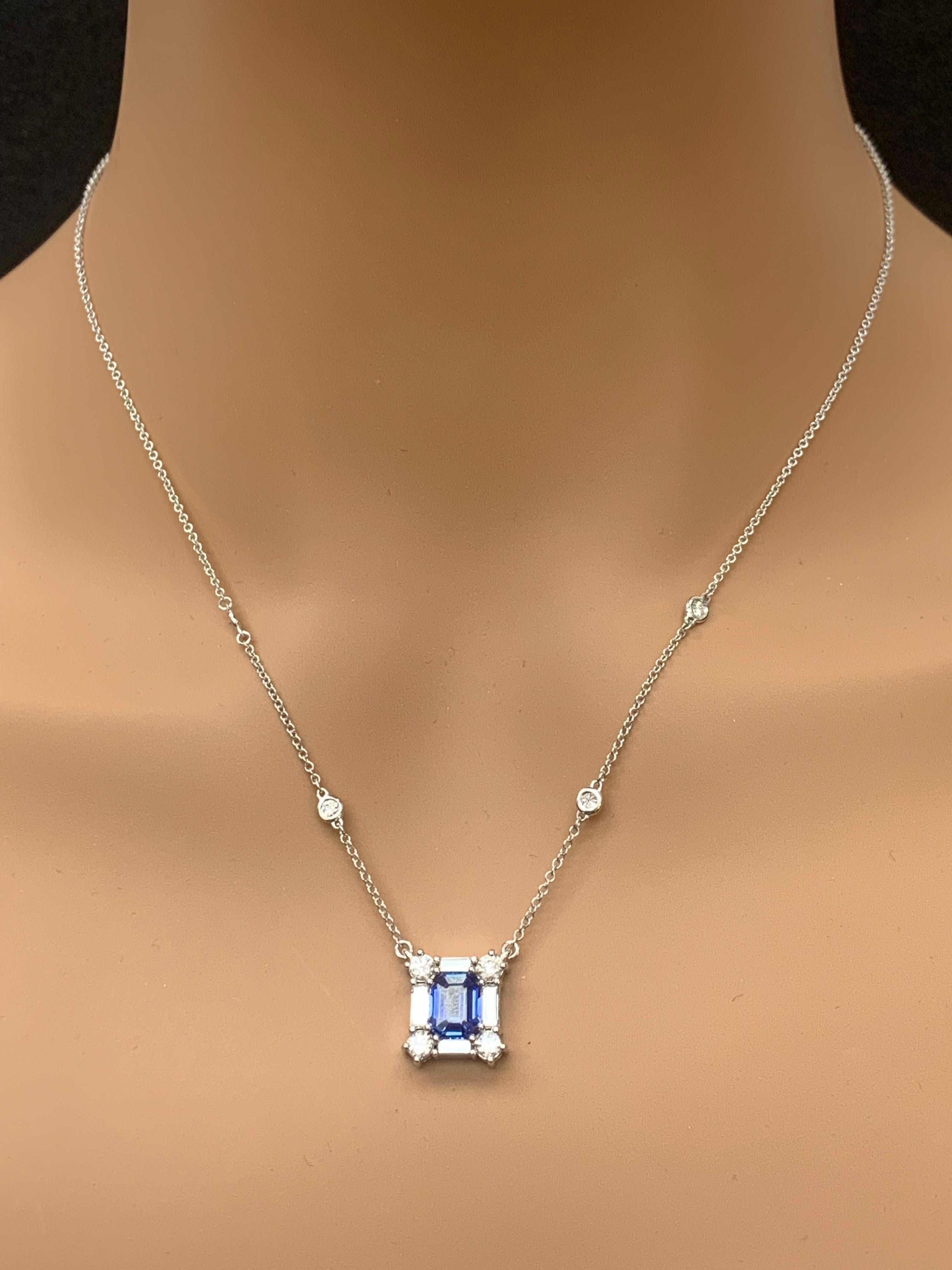2,02 Karat Smaragdschliff Saphir und Diamant Anhänger Halskette in 14K Weißgold im Angebot 1