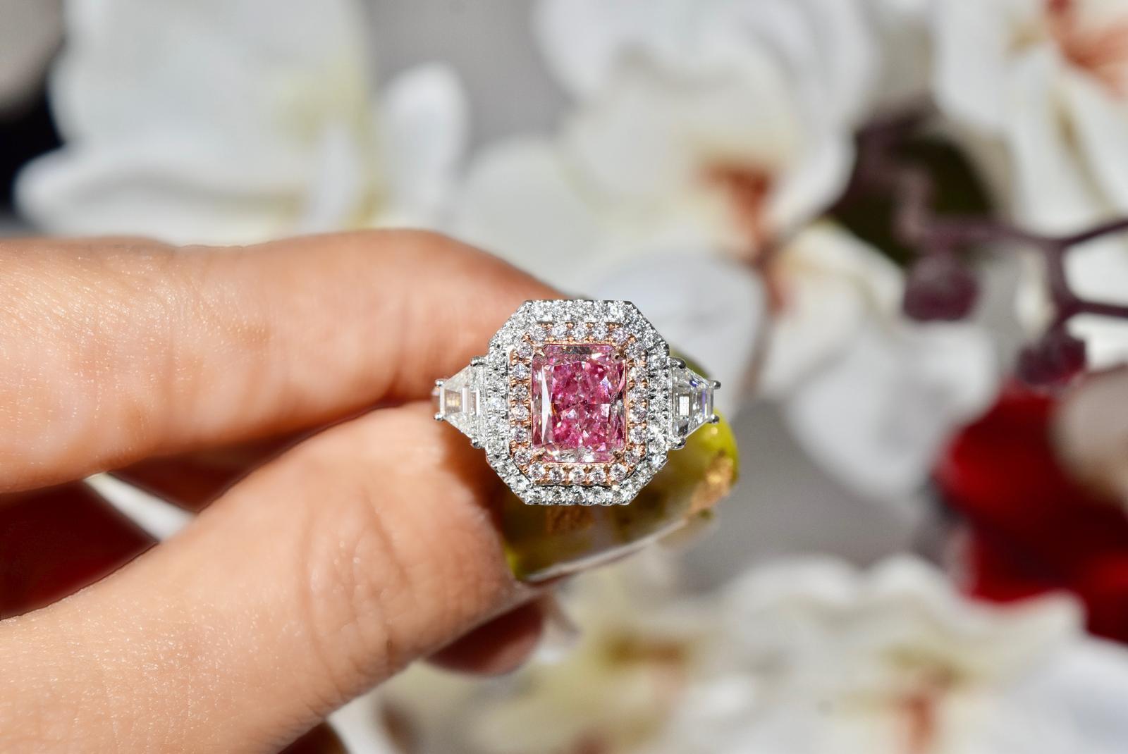 **100% NATURAL FANCY COLOUR DIAMOND JEWELRY**

✪ Jewelry Details ✪

♦ MAIN STONE DETAILS

➛ Stone Shape: Radiant
➛ Stone Color: Fancy Brown Pink
➛ Stone Weight: 2.01 carat
➛ Clarity: SI1
➛ GIA certified

♦ SIDE STONE DETAILS

➛ Side White Diamonds -