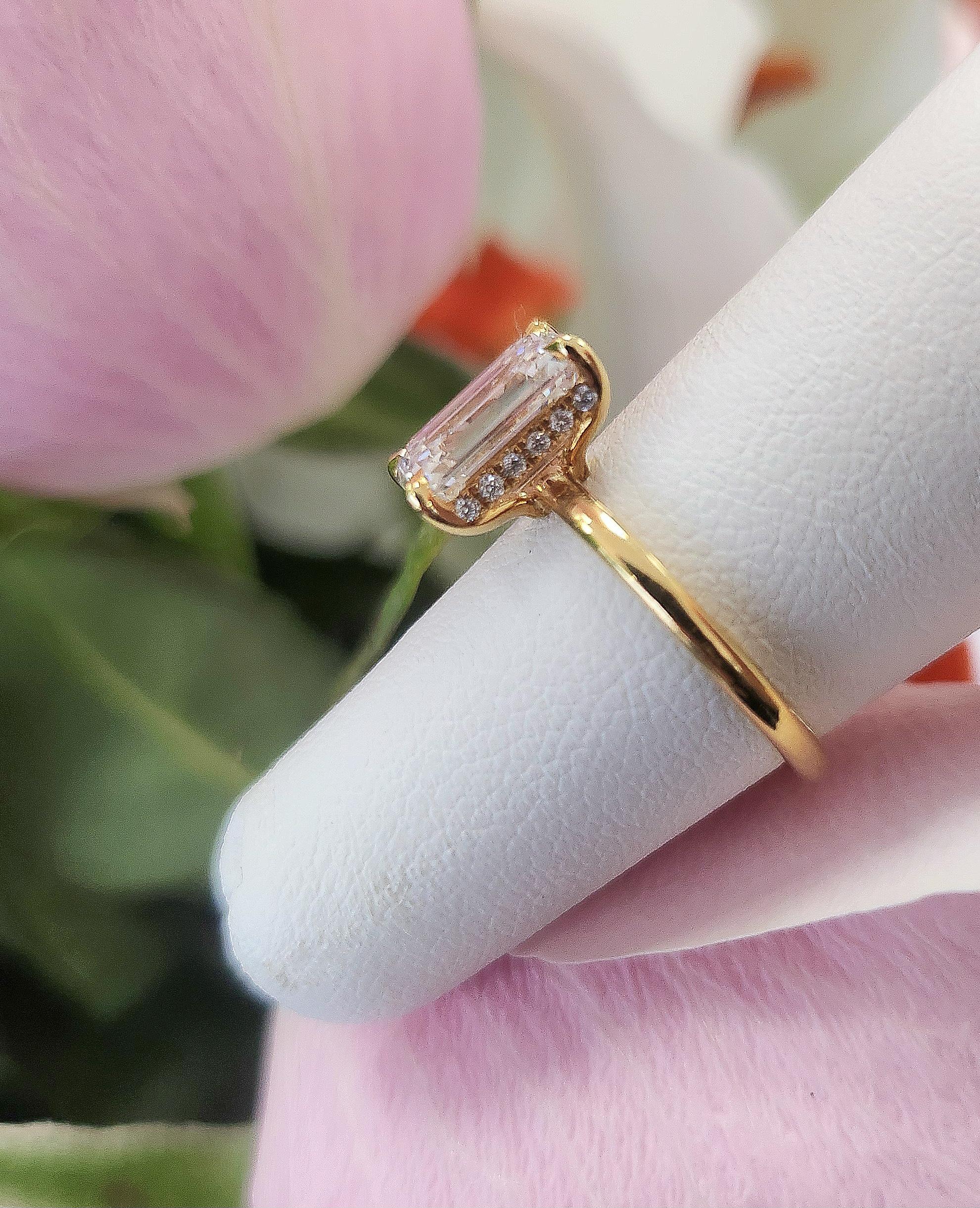 Taille émeraude Bague de fiançailles en or jaune 18 carats avec diamant taille émeraude G VVS2 de 2,02 carats en vente
