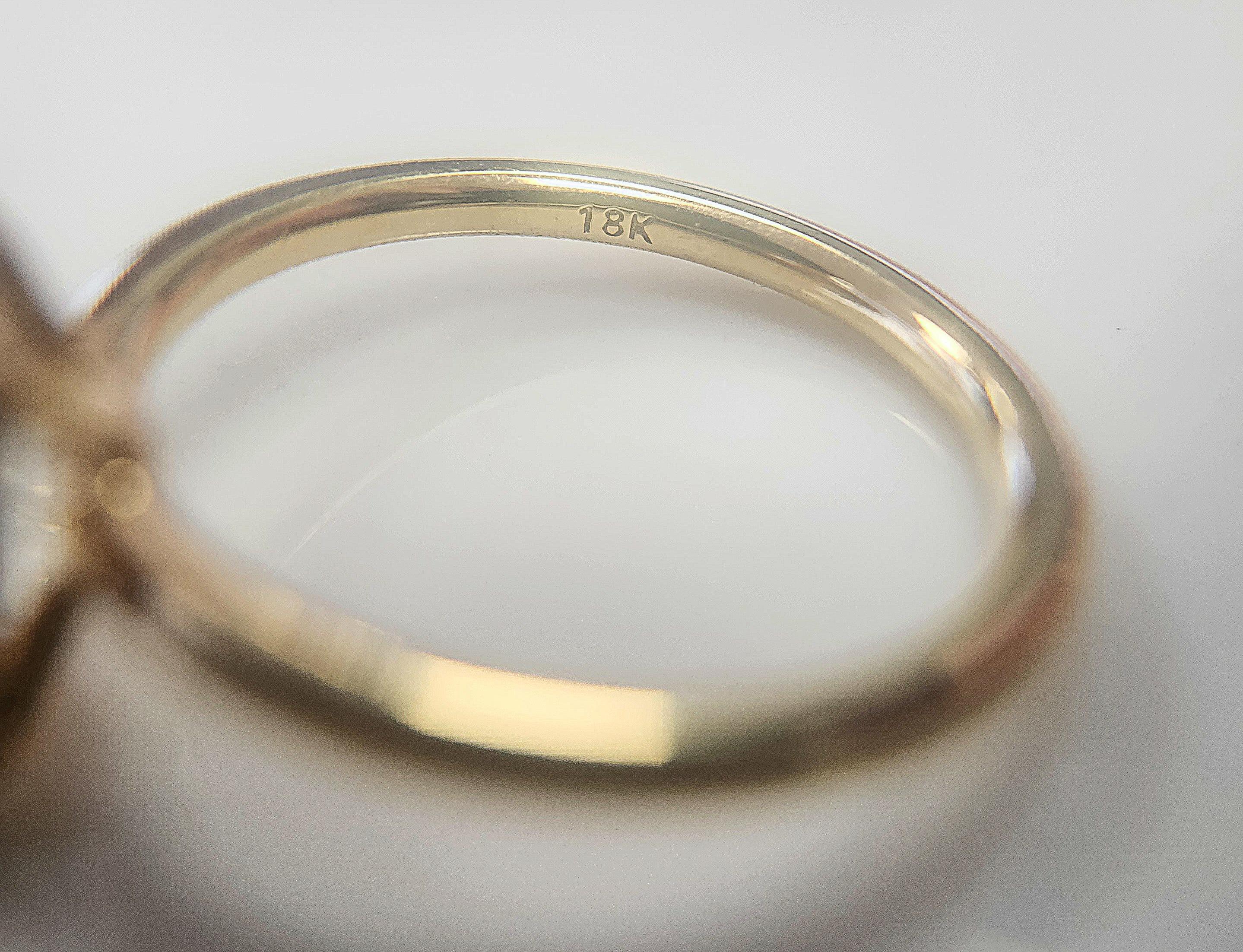 Bague de fiançailles en or jaune 18 carats avec diamant taille émeraude G VVS2 de 2,02 carats Excellent état - En vente à Los Angeles, CA