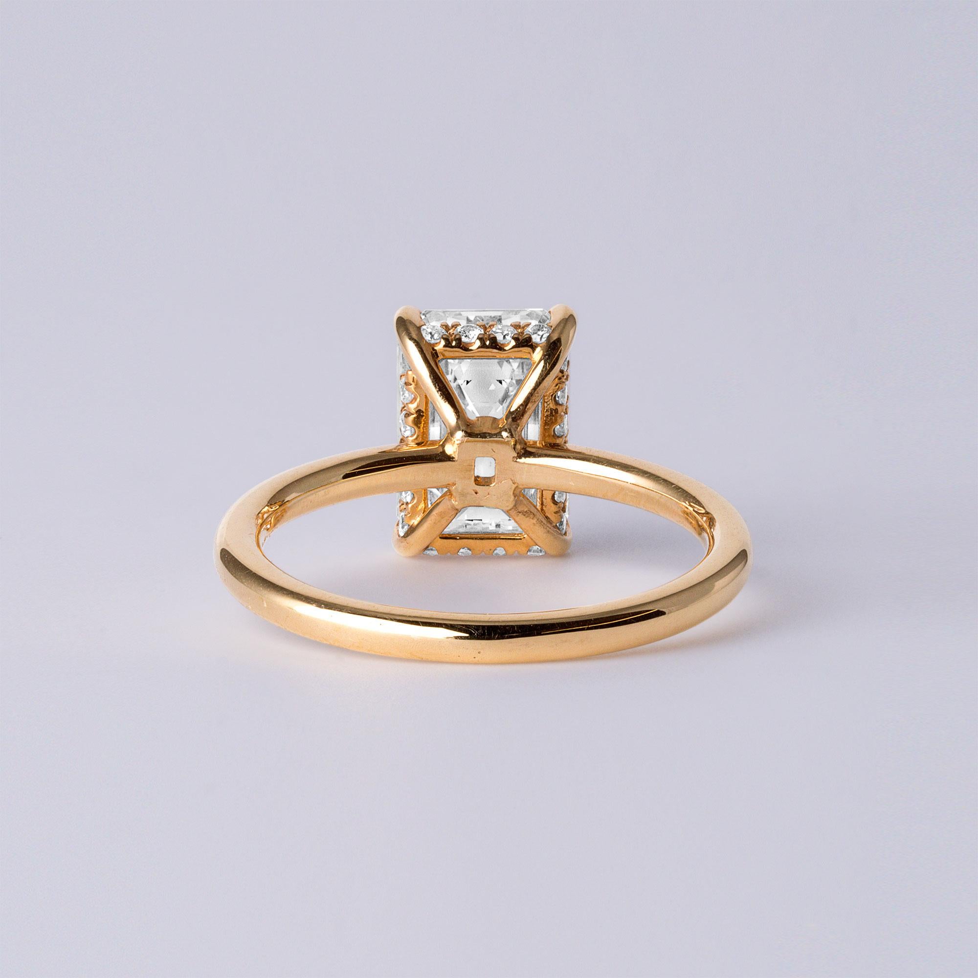 Bague de fiançailles en or jaune 18 carats avec diamant taille émeraude G VVS2 de 2,02 carats en vente 2