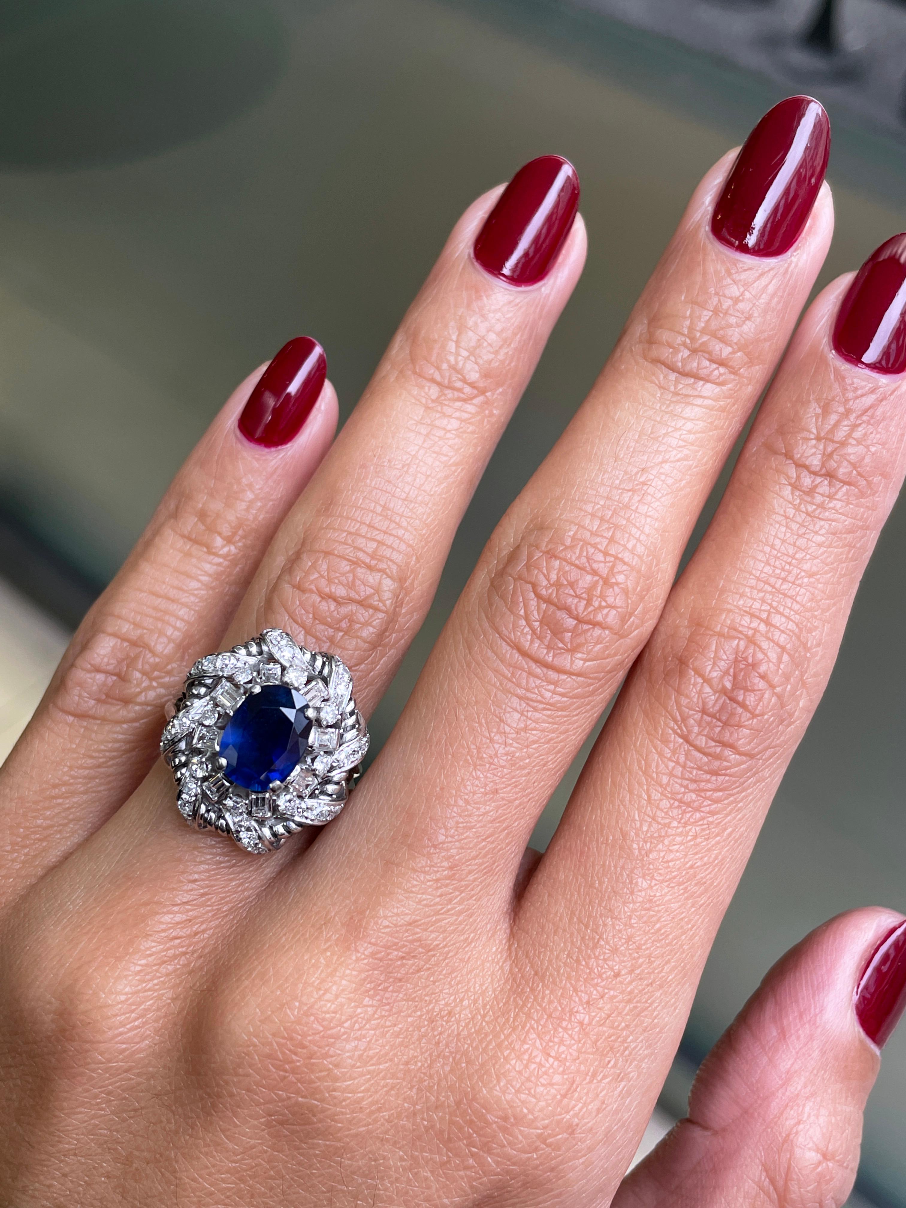 2.02ct Natural Unheated Blue Sapphire and Diamond Platinum Cluster Cocktail Ring In Good Condition For Sale In London, GB