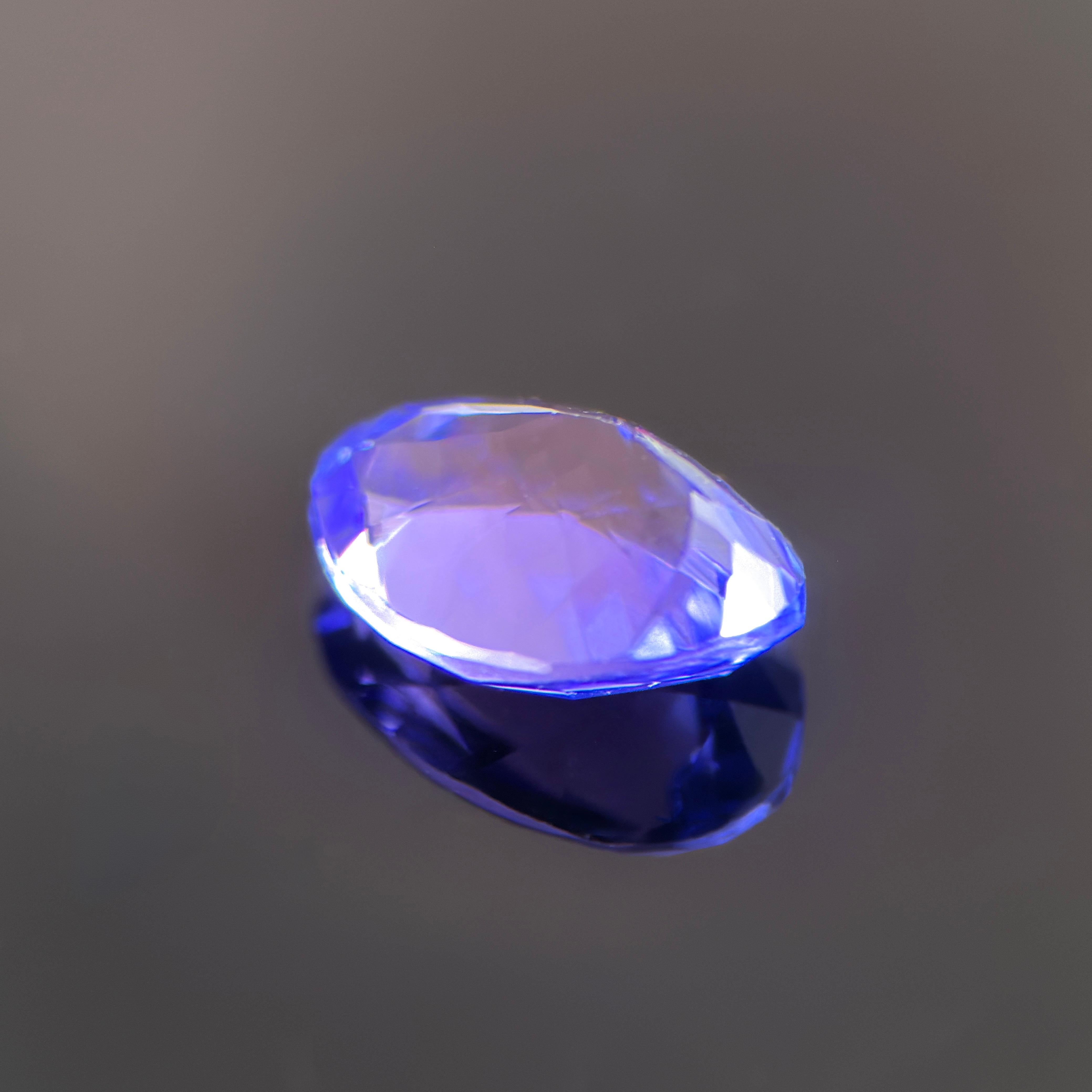 2,02-Karat Natürlicher Tansanit - Lebendiges Blau Violett Ovalschliff, Farbton im Angebot 4