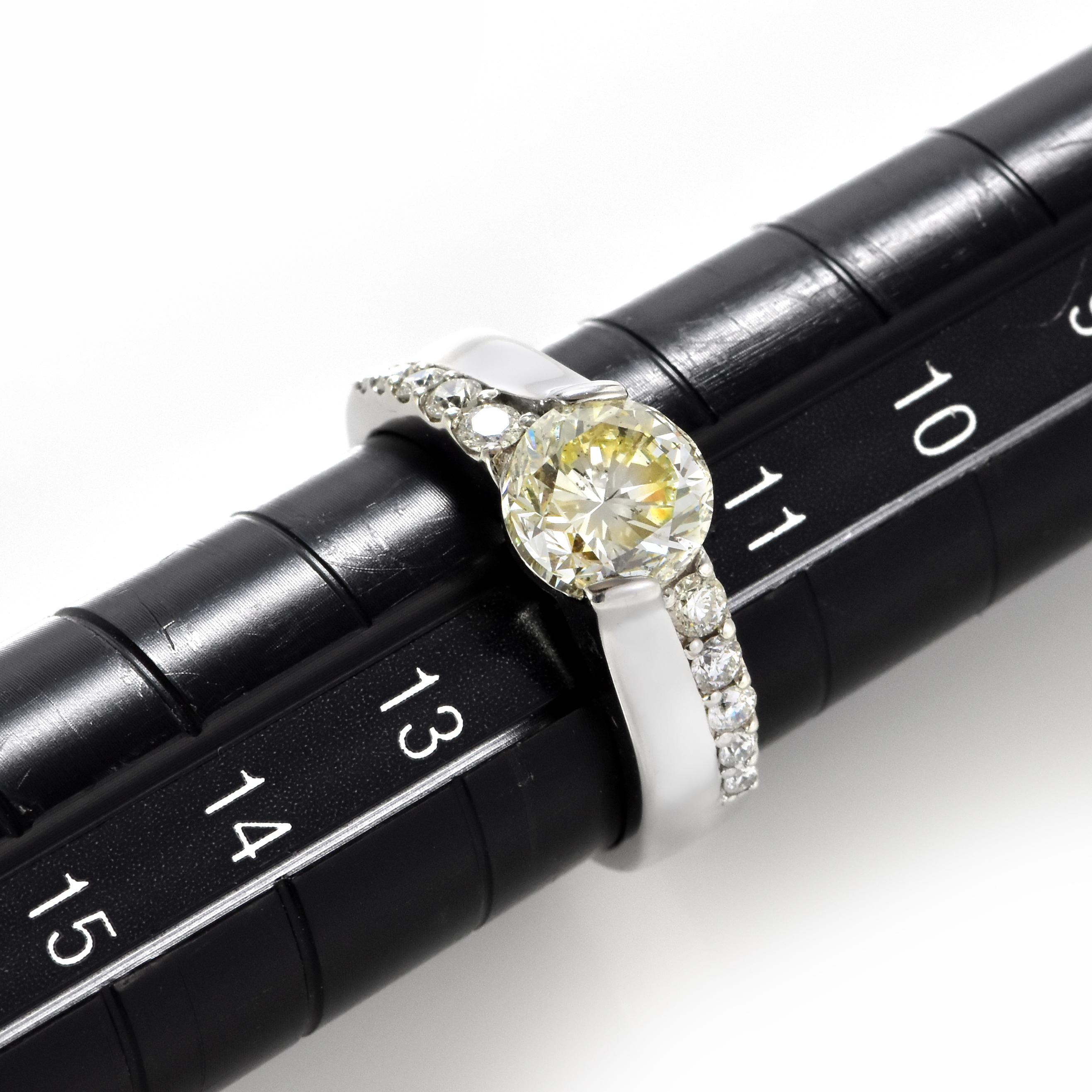 2.02 Carat Natural, Very Light Yellow, Diamond Ring Made in Platinum For Sale 4