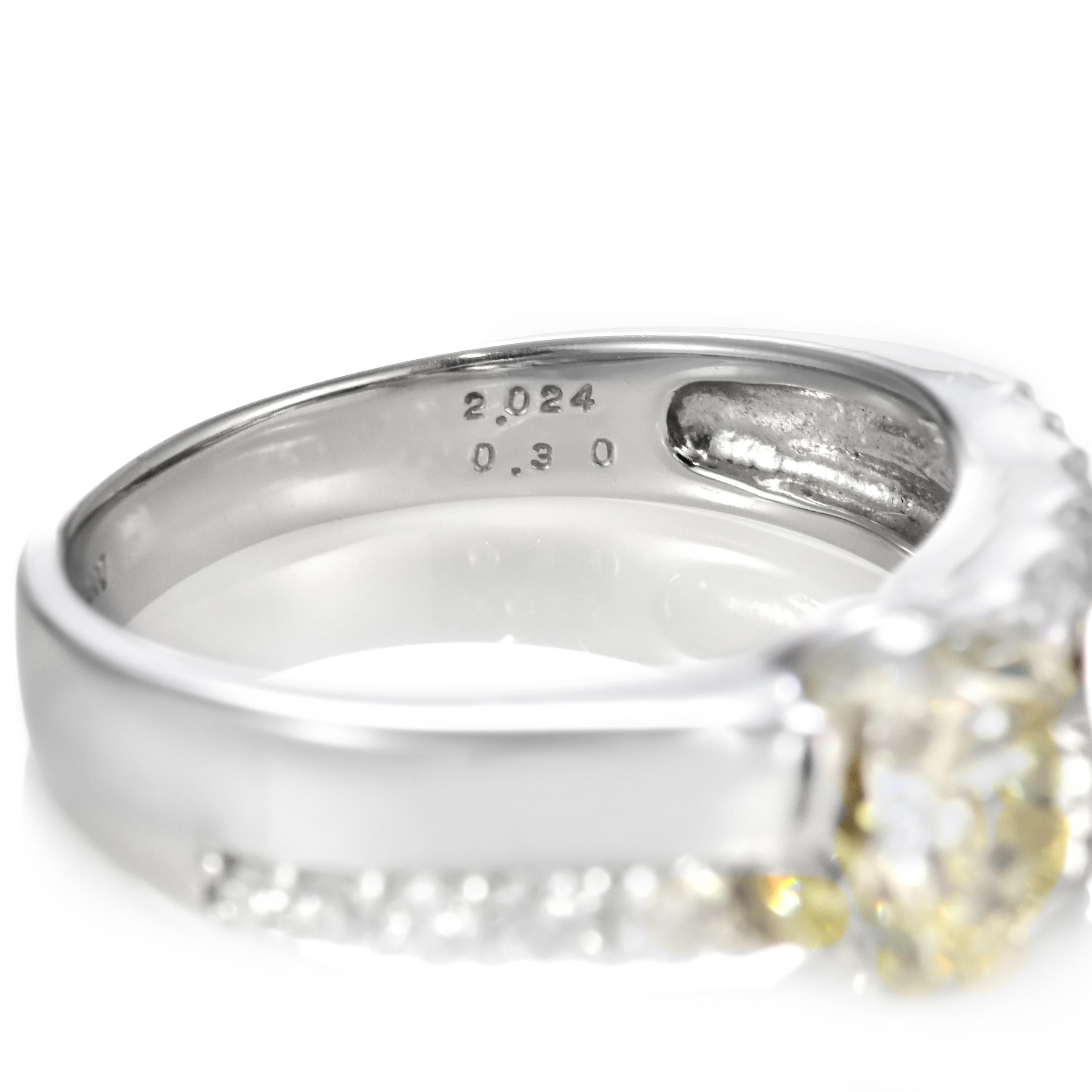2.02 Carat Natural, Very Light Yellow, Diamond Ring Made in Platinum For Sale 1