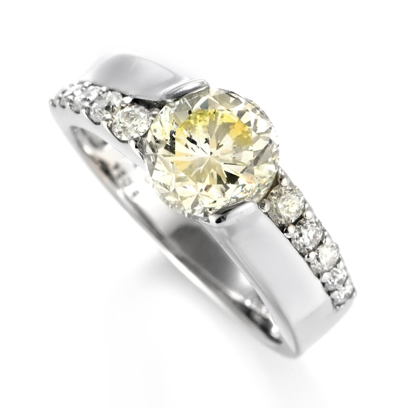 2.02 Carat Natural, Very Light Yellow, Diamond Ring Made in Platinum For Sale 3