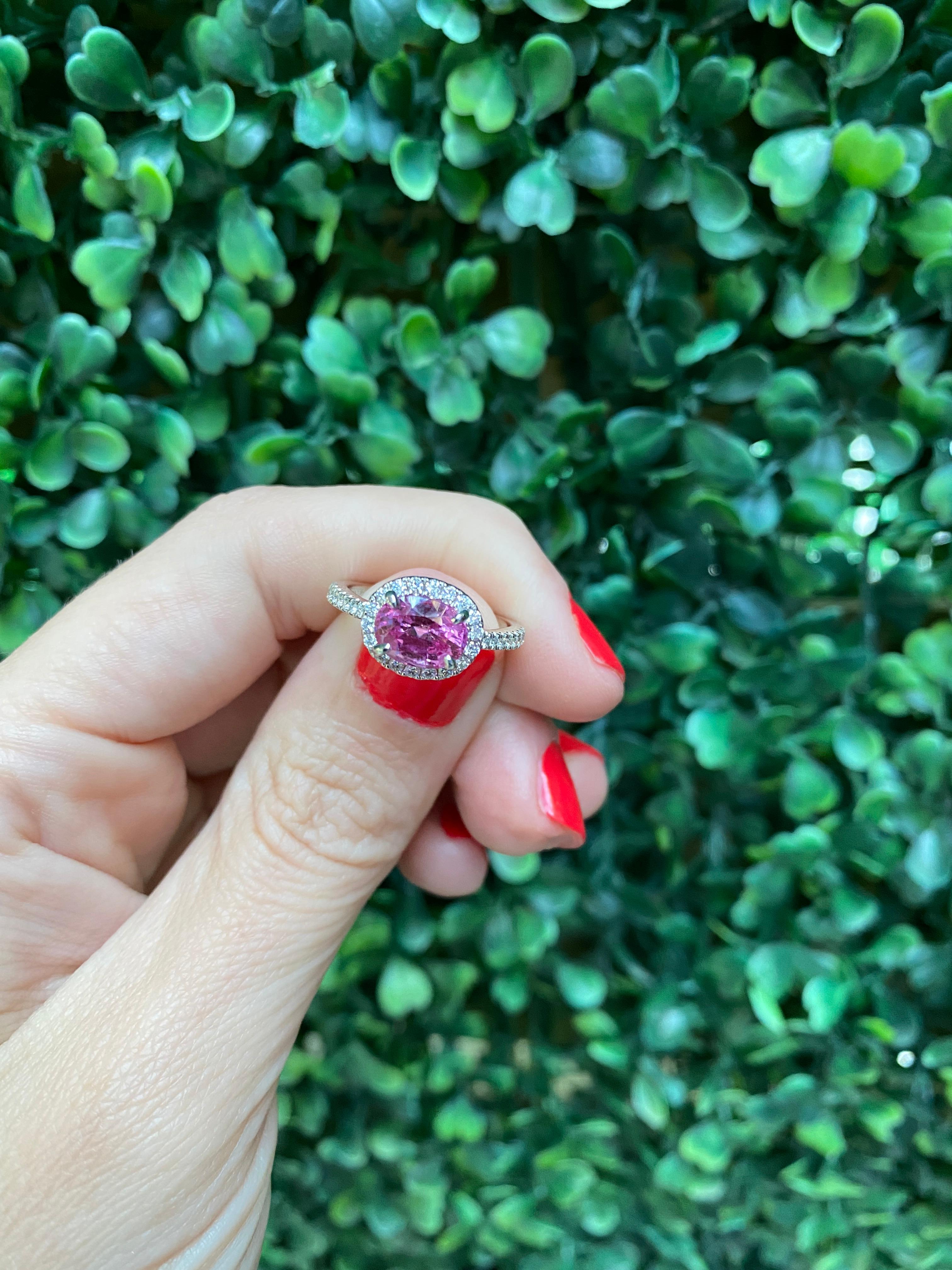 2.02 Carat Oval Pink Sapphire w 0.38ctw Round Diamonds Accents Cocktail Ring For Sale 1