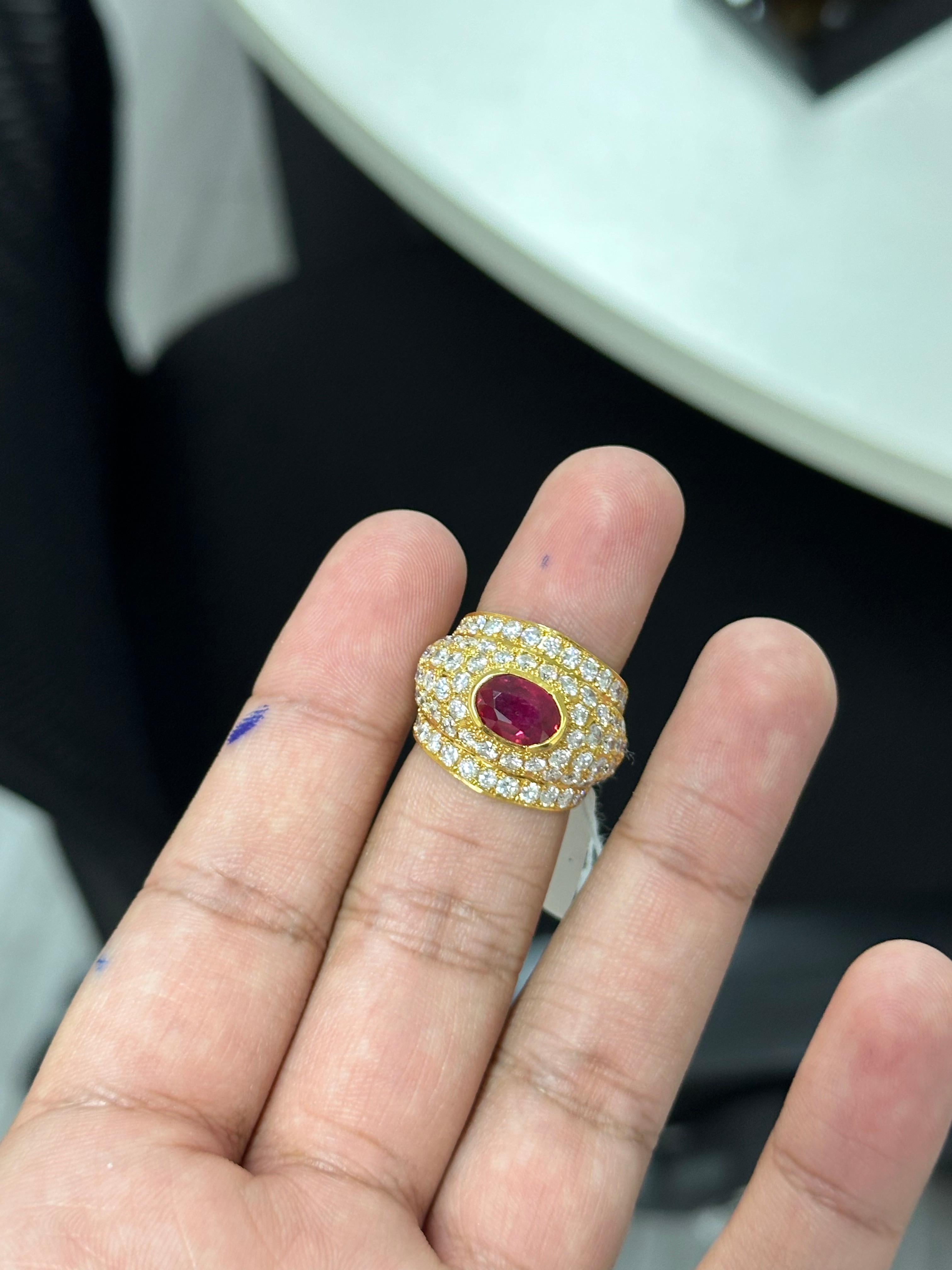 Art Deco 2.02 Carat Thai Ruby & Diamond 18K Gold Ring For Sale