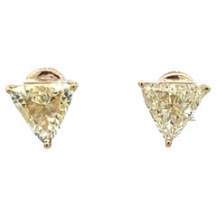 2,02 Karat Dreieckige Form O-U I1-SI1 Diamant Ohrstecker aus 14K Gelbgold