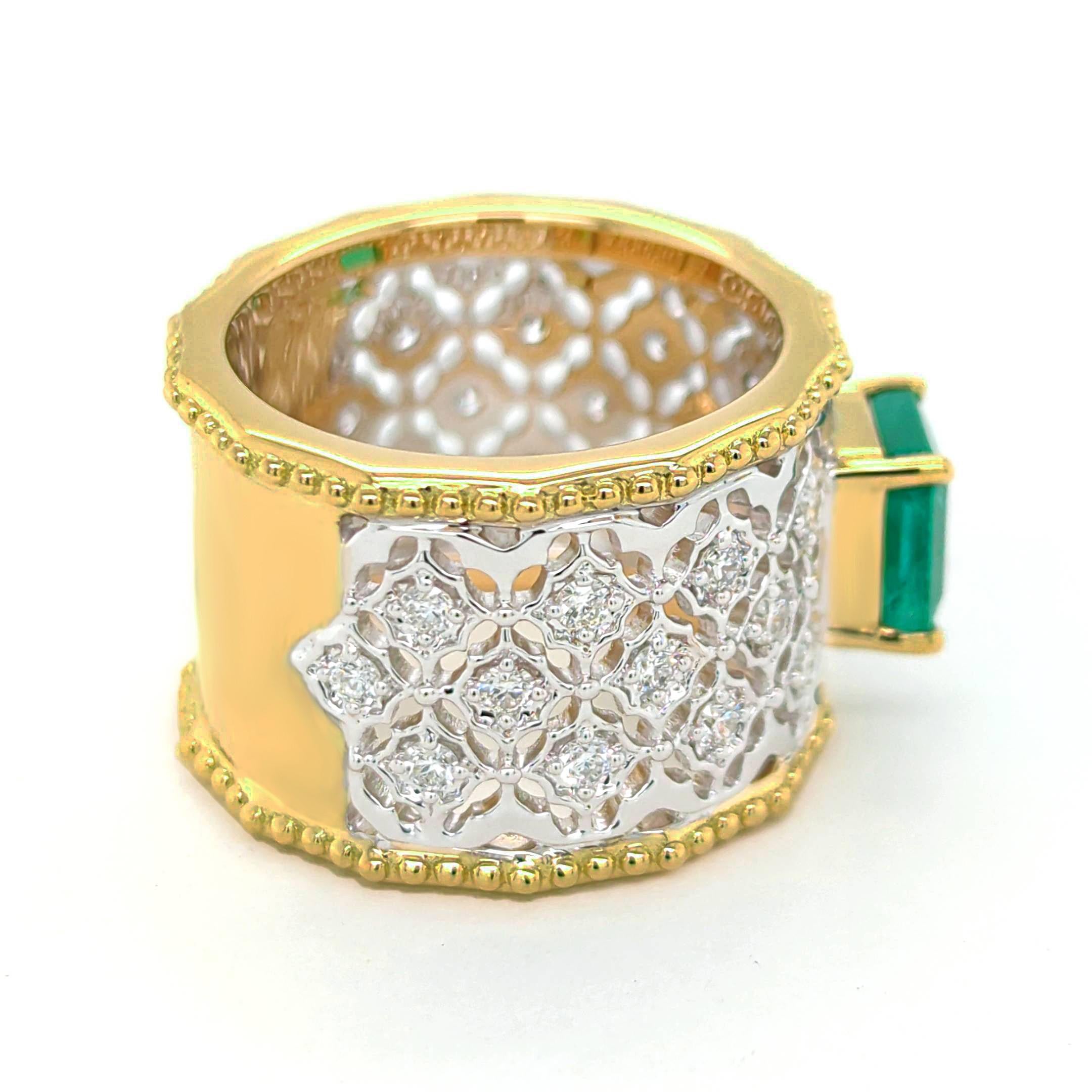 1 Smaragd Edelstein: 1,47 Karat
24 weiße Diamanten: 0,55 Karat
Metall: 18K Weiß- und Gelbgold, 14,20 Gramm
