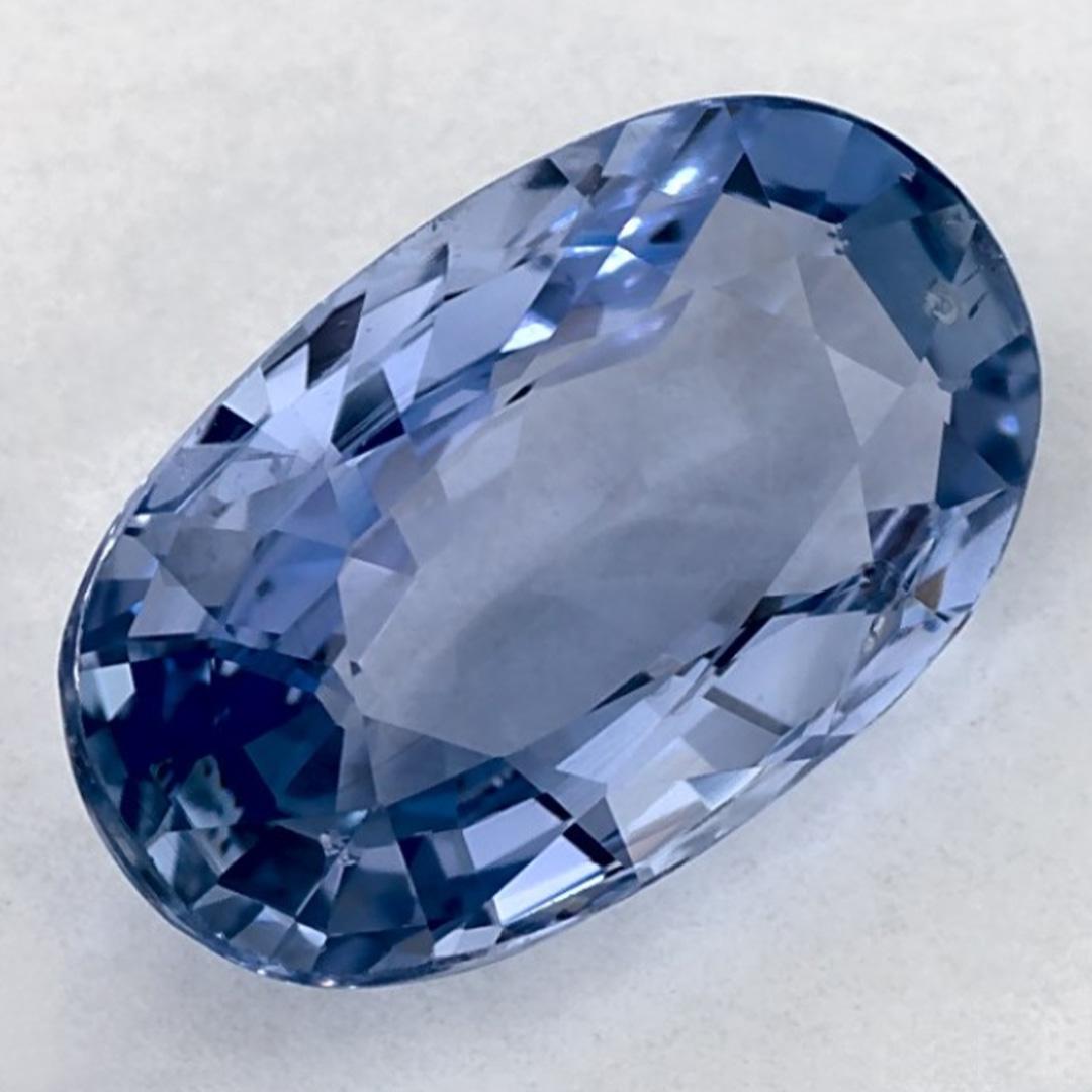Dieser natürliche blaue Saphir bietet Eleganz und Raffinesse. Mit seiner satten Farbsättigung und seinem präzisen Schliff ist er das perfekte Herzstück für einen Verlobungsring oder ein luxuriöses Schmuckdesign.

Dieser Saphir stammt aus Sri Lanka