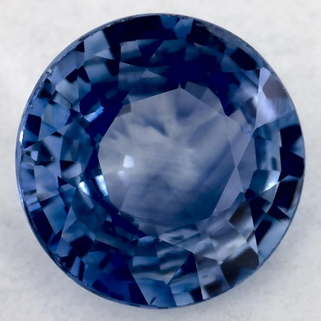 Pierre de naissance très précieuse du mois de septembre, d'un bleu ravissant. On pense qu'ils apportent chance et fortune dans la vie.

Explorez la vibrante collection d'émeraudes, de rubis et de saphirs de notre magasin, disponibles sous forme de