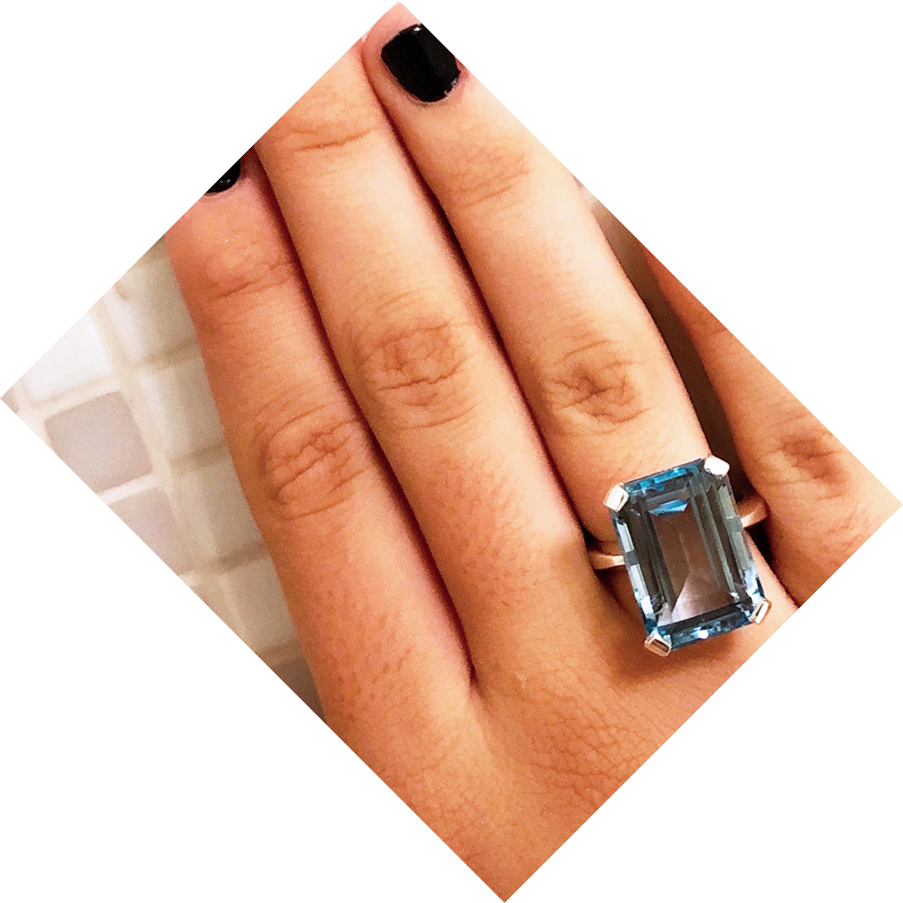 20.2 Karat Emerald Cut Natural Light Blue Topaz Cocktail Ring In New Condition In Valenza, IT