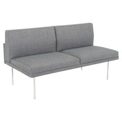 2020 BassamFellows para Geiger Sofá Esmoquin de dos plazas en tejido gris