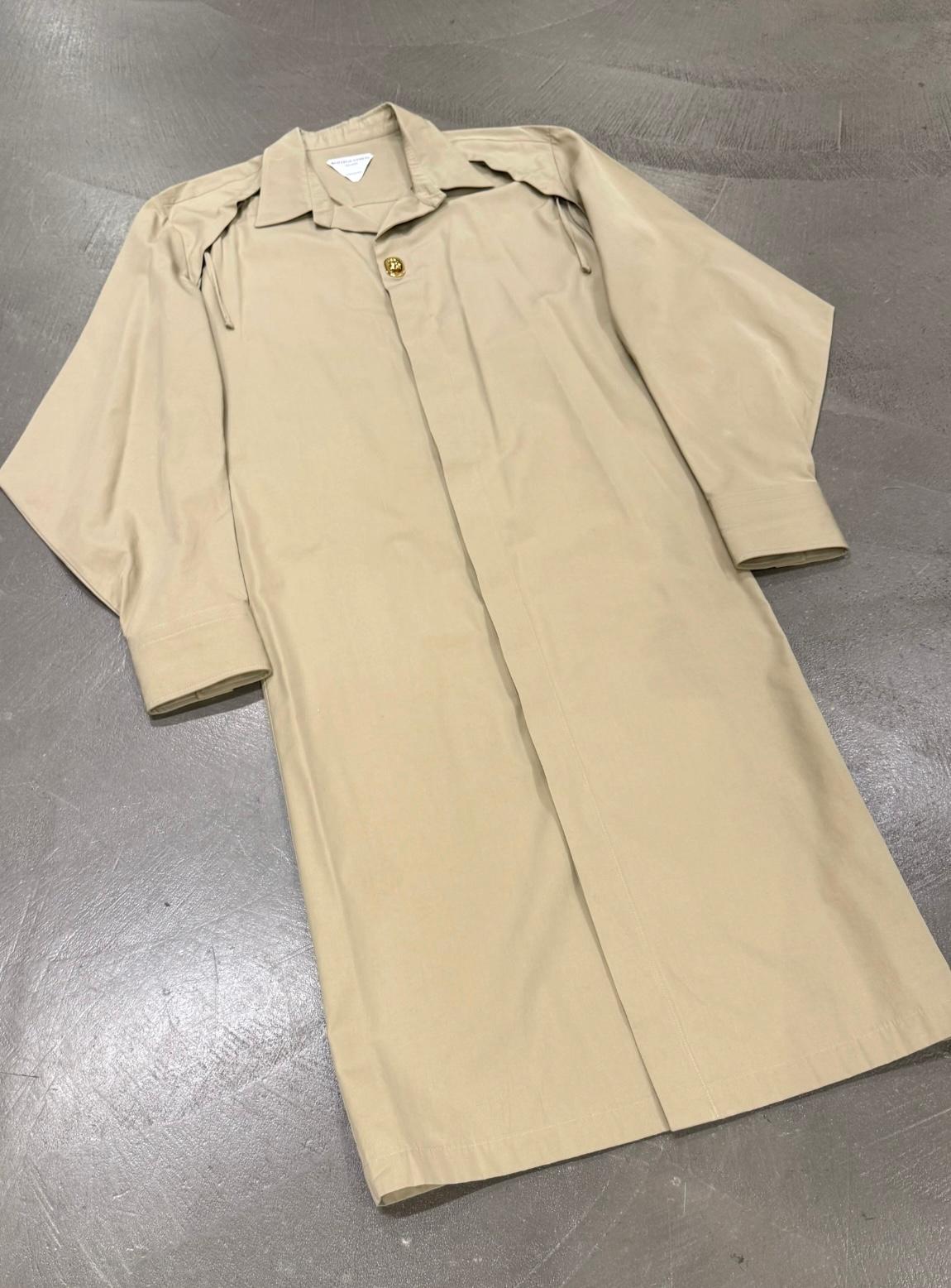 2020 Bottega Veneta Raglanärmel-Batwing-Mantel (Beige) im Angebot