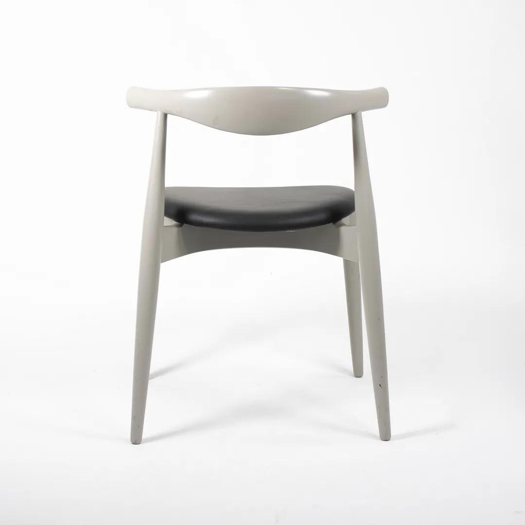 2020 CH20 Elbow Dining Chair by Hans Wegner for Carl Hansen in Grey w/ Leather For Sale 3