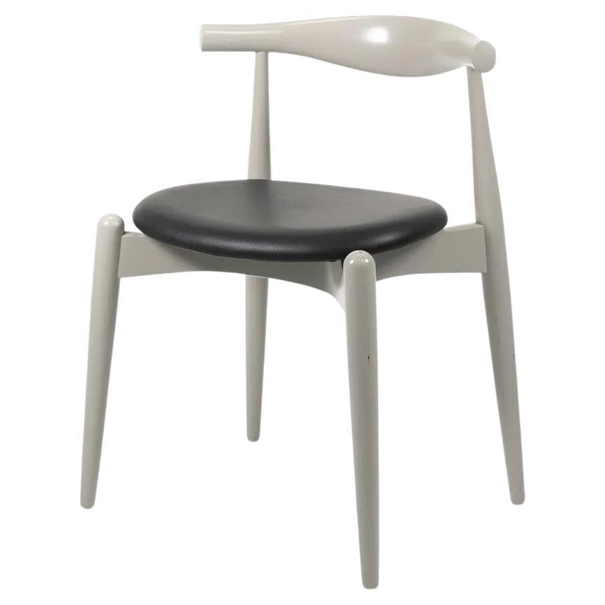 2020 CH20 Elbow Dining Chair by Hans Wegner for Carl Hansen in Grey w/ Leather For Sale