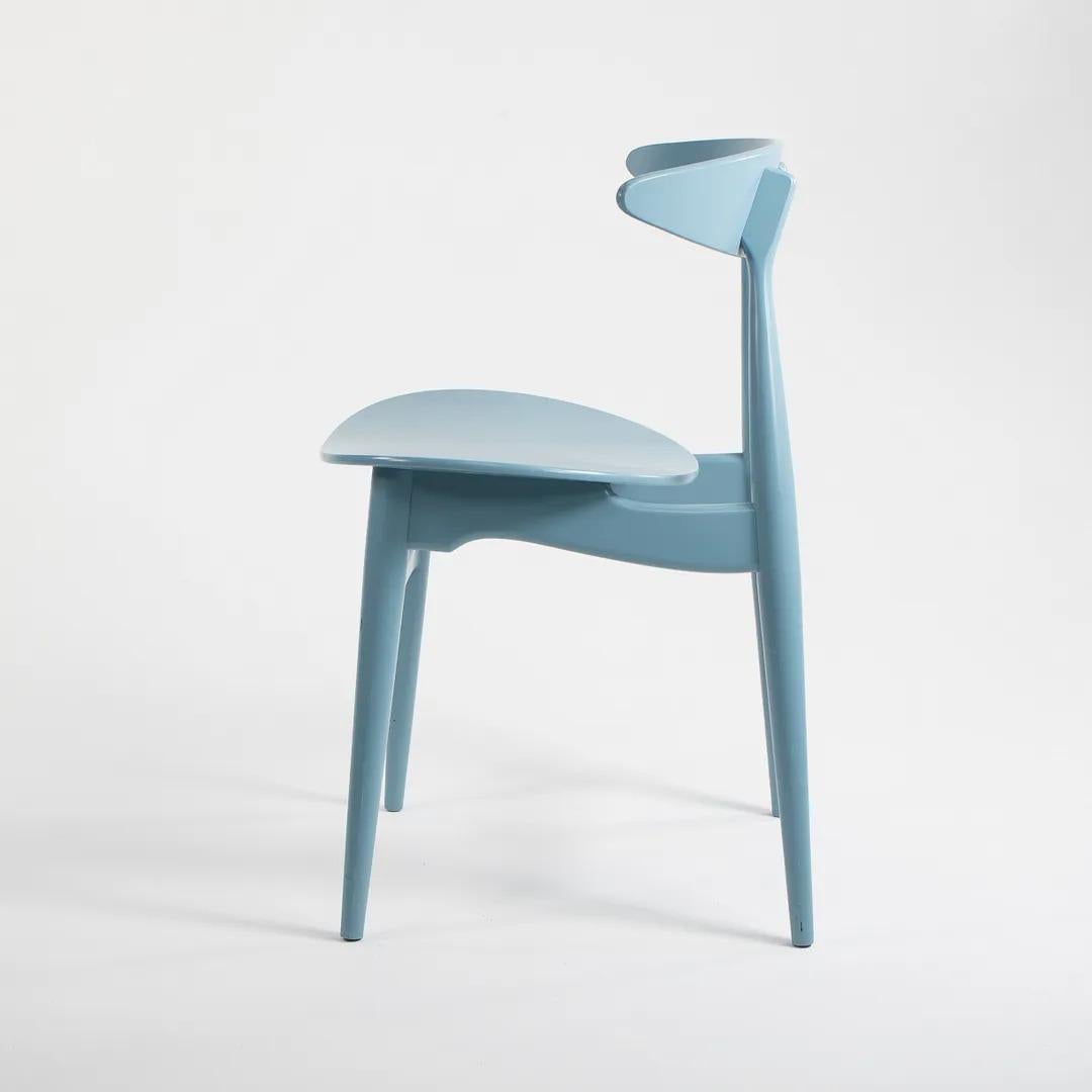 Scandinave moderne Chaise de salle à manger 2020 CH33T de Hans Wegner pour Carl Hansen en hêtre bleu en vente