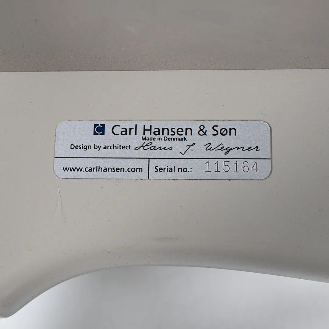 Chaise de salle à manger CH33T 2020 de Hans Wegner pour Carl Hansen en gris argenté en vente 2