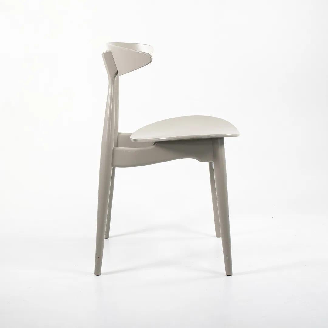Scandinave moderne Chaise de salle à manger CH33T 2020 de Hans Wegner pour Carl Hansen en gris argenté en vente