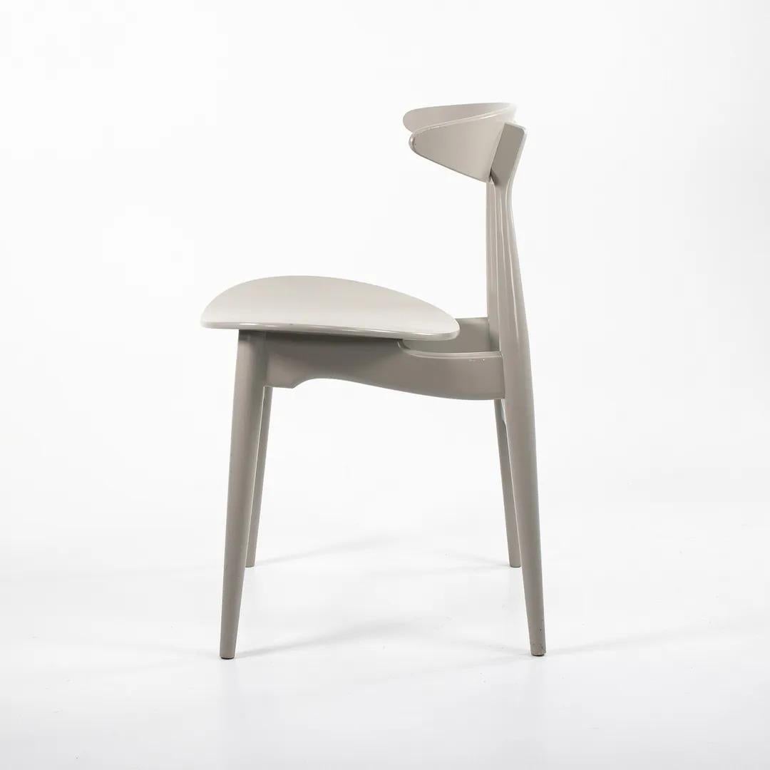 XXIe siècle et contemporain Chaise de salle à manger CH33T 2020 de Hans Wegner pour Carl Hansen en gris argenté en vente