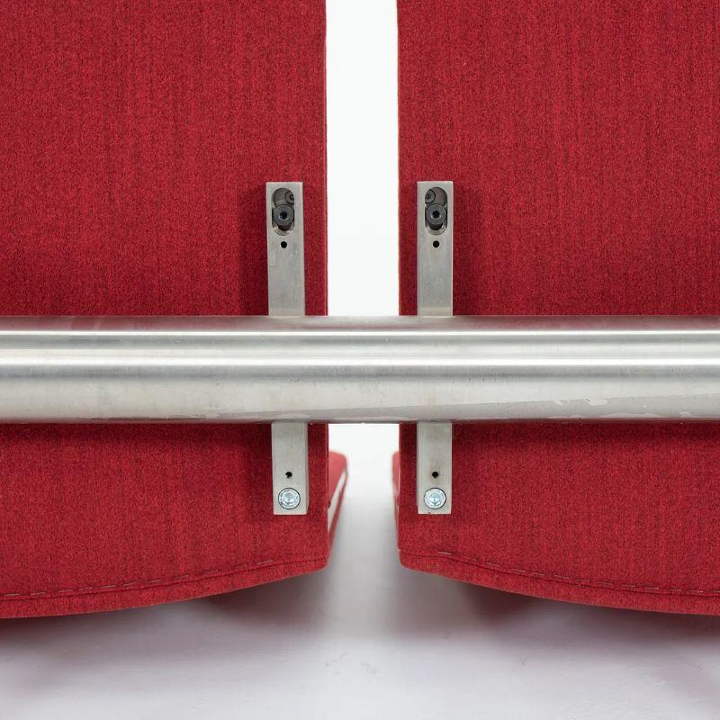 2020 CH402 Kastrup Zweisitzer-Sofa von Hans Wegner für Carl Hansen in rotem Stoff (Edelstahl) im Angebot