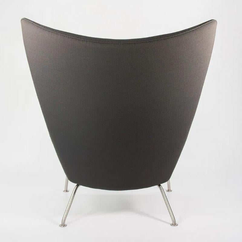 2020 CH445 Wing Lounge Chair von Hans Wegner für Carl Hansen in Brown/Grey Fabric im Angebot 4