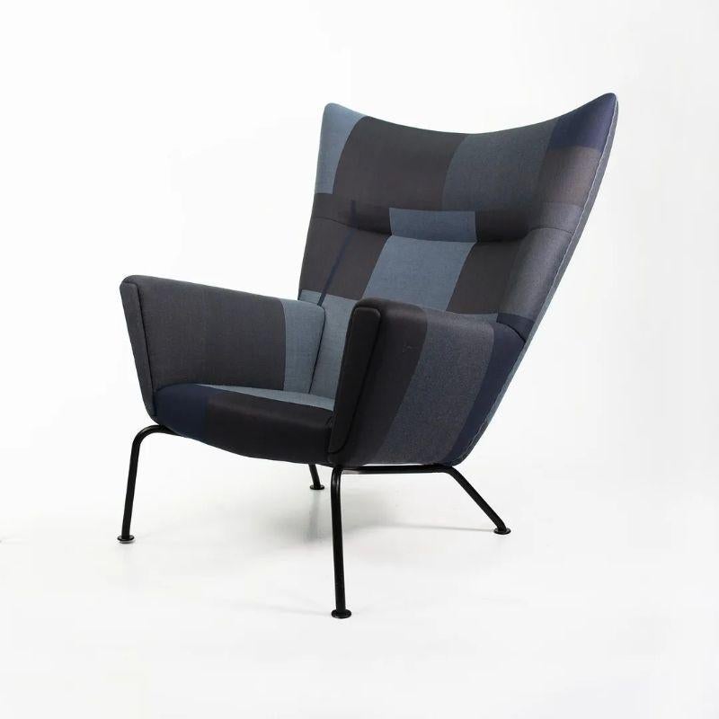 2020 CH445 Wing Lounge Chair von Hans Wegner für Carl Hansen in gemustertem Stoff (Skandinavische Moderne) im Angebot