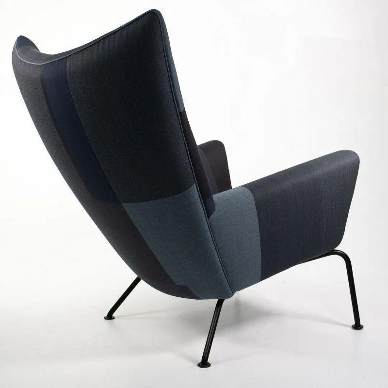2020 CH445 Wing Lounge Chair von Hans Wegner für Carl Hansen in gemustertem Stoff (21. Jahrhundert und zeitgenössisch) im Angebot