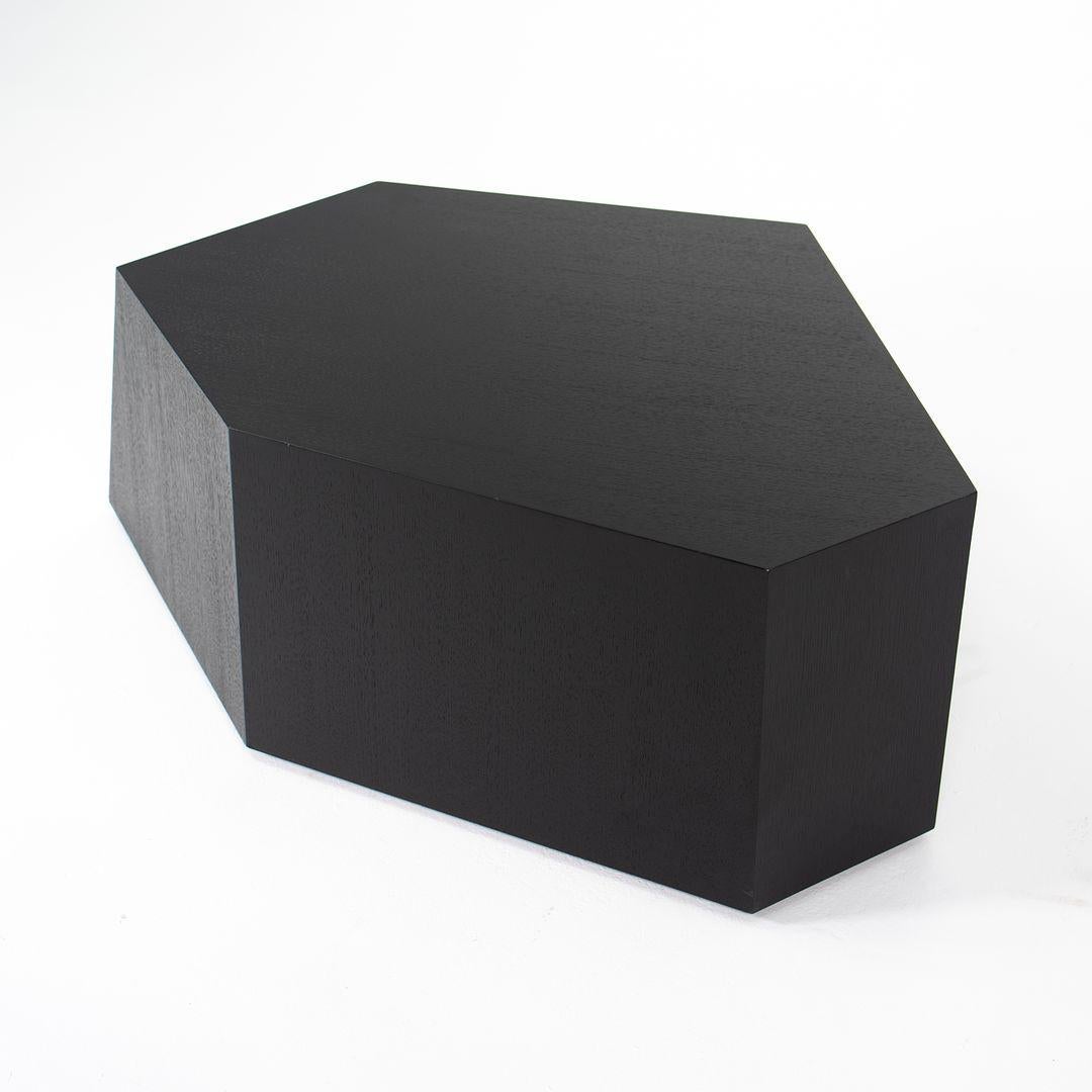 Table d'appoint Chaka 2020 d'Arteriors en ébène, modèle DJ5012 Bon état - En vente à Philadelphia, PA