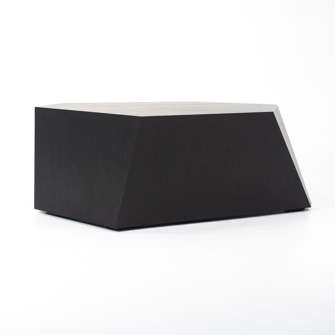 Chêne Table d'appoint Chaka 2020 d'Arteriors en ébène, modèle DJ5012 en vente