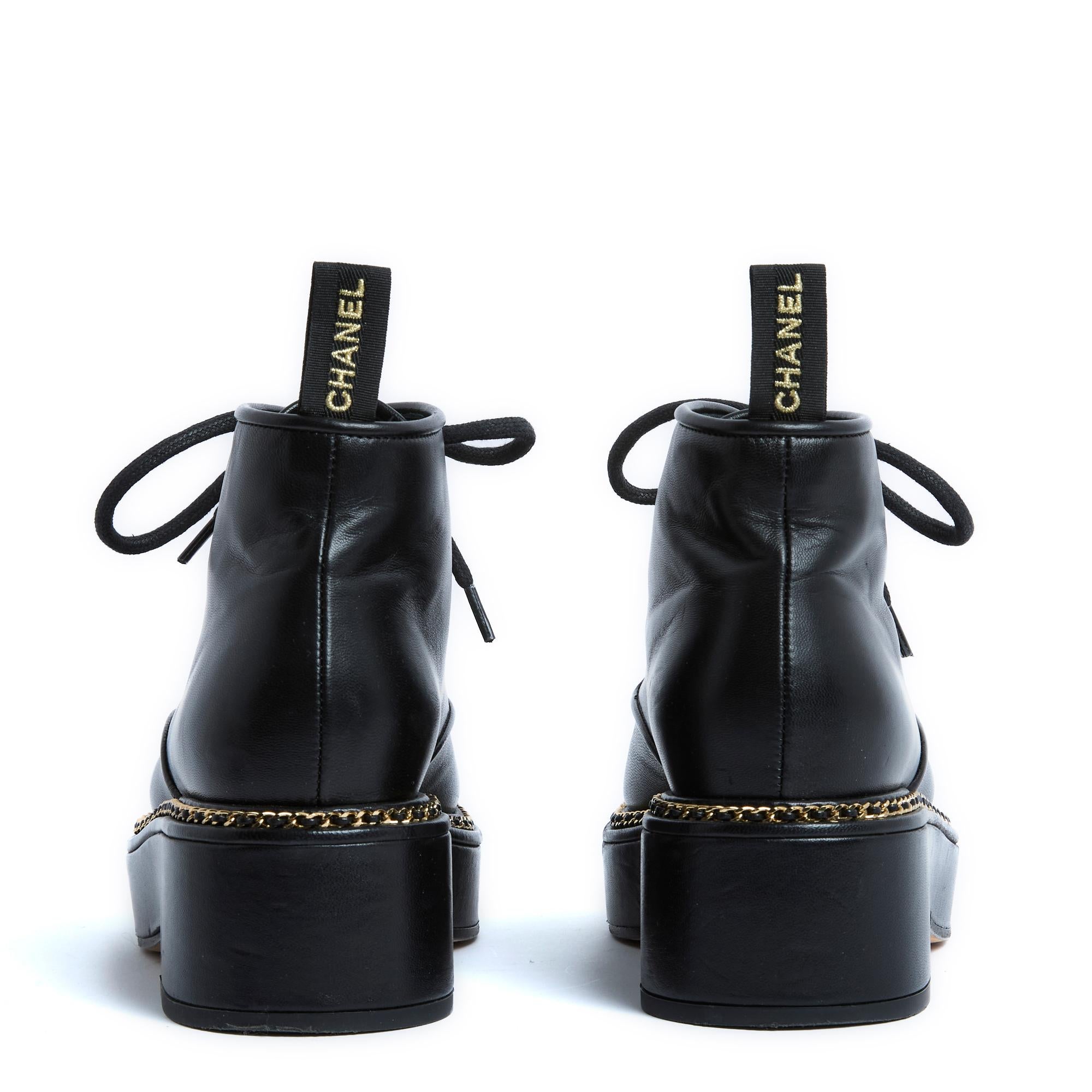 Women's or Men's 2020 Chanel 2 tones Boots EU39 New For Sale