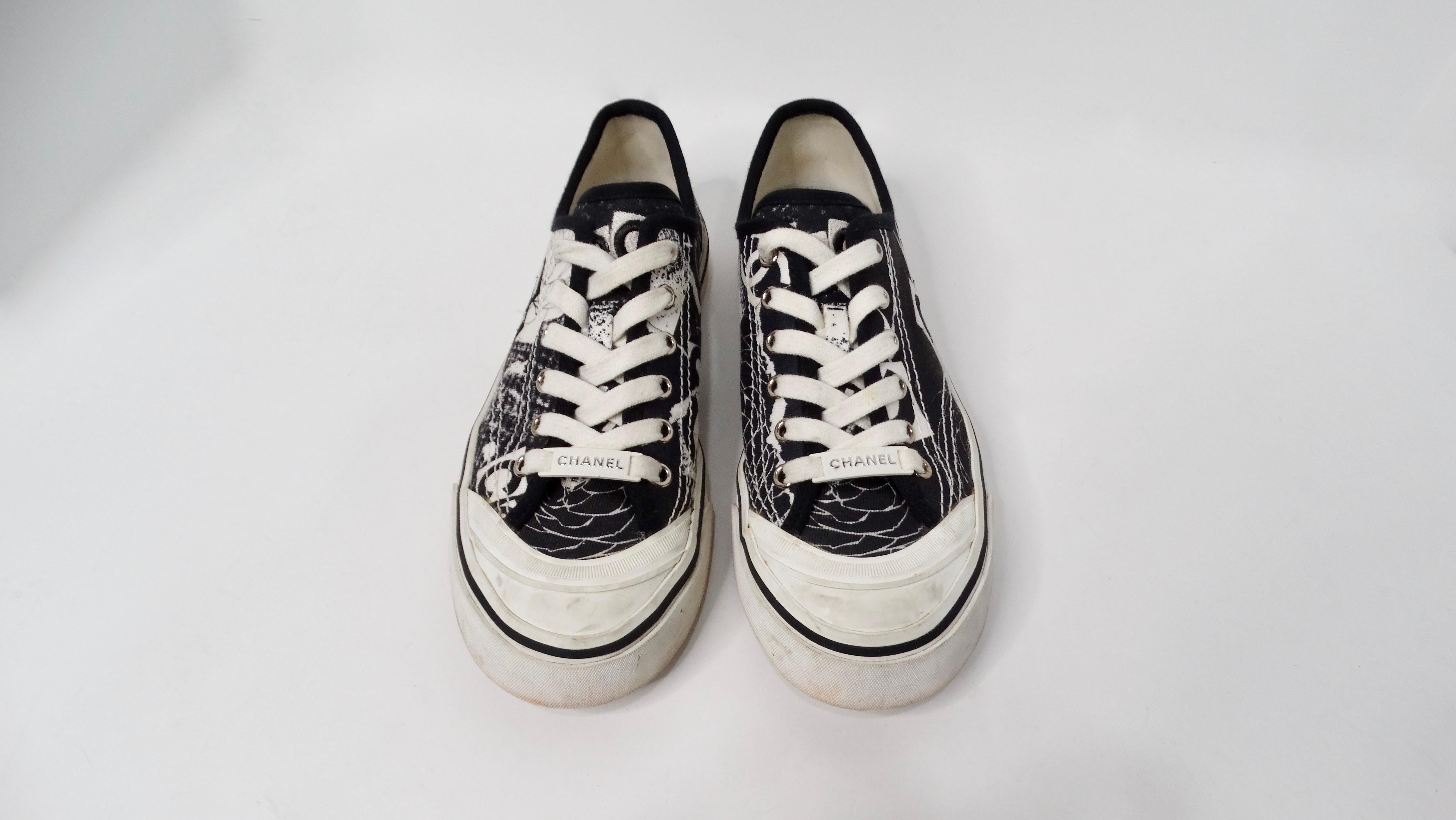 Gray 2020 Chanel Black & White Printed Fabric Low Top Sneakers For Sale