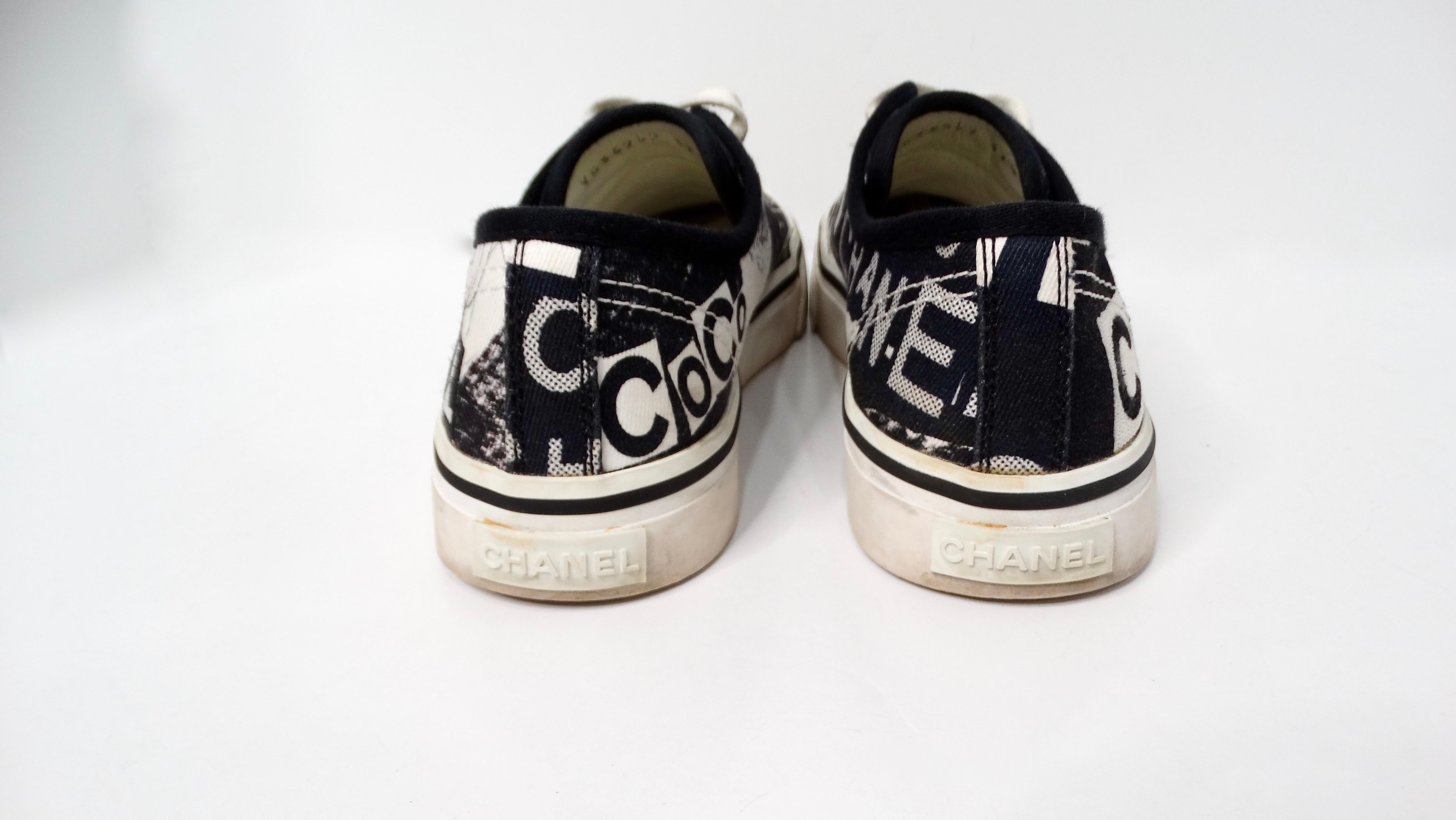 2020 Chanel Black & White Printed Fabric Low Top Sneakers For Sale 1