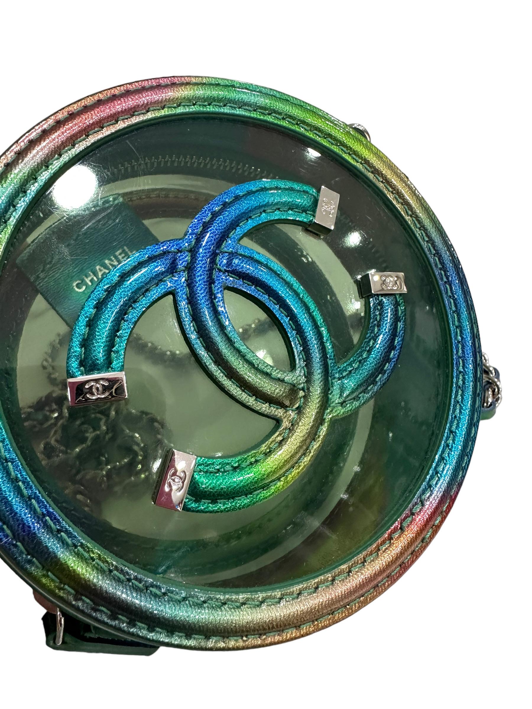 2020 Chanel Runde Multicolor PVC Crossbody Tasche im Angebot 5