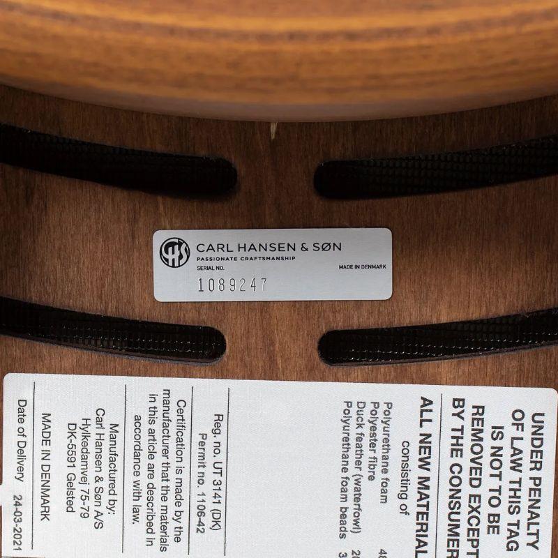 2020 EO15 Embrace Loungesessel von EOOS für Carl Hansen aus Nussbaum mit rotem Stoff im Angebot 4