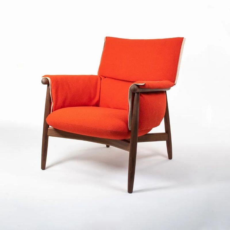 2020 EO15 Embrace Loungesessel von EOOS für Carl Hansen aus Nussbaum mit rotem Stoff im Angebot 5