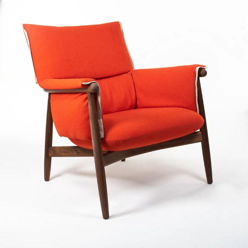 2020 EO15 Embrace Loungesessel von EOOS für Carl Hansen aus Nussbaum mit rotem Stoff (Dänisch) im Angebot