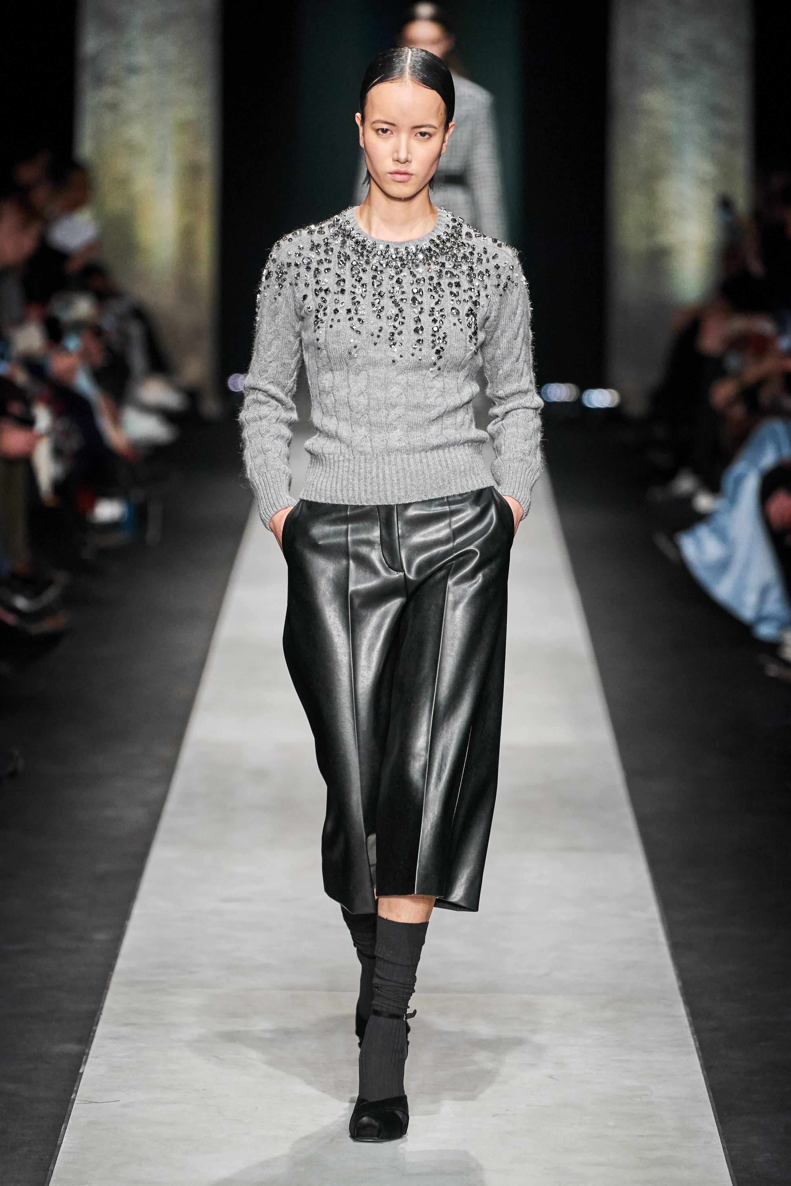 2020 Ermanno Scervino Grey Alpaca Wool Jewelled Jumper For Sale 1