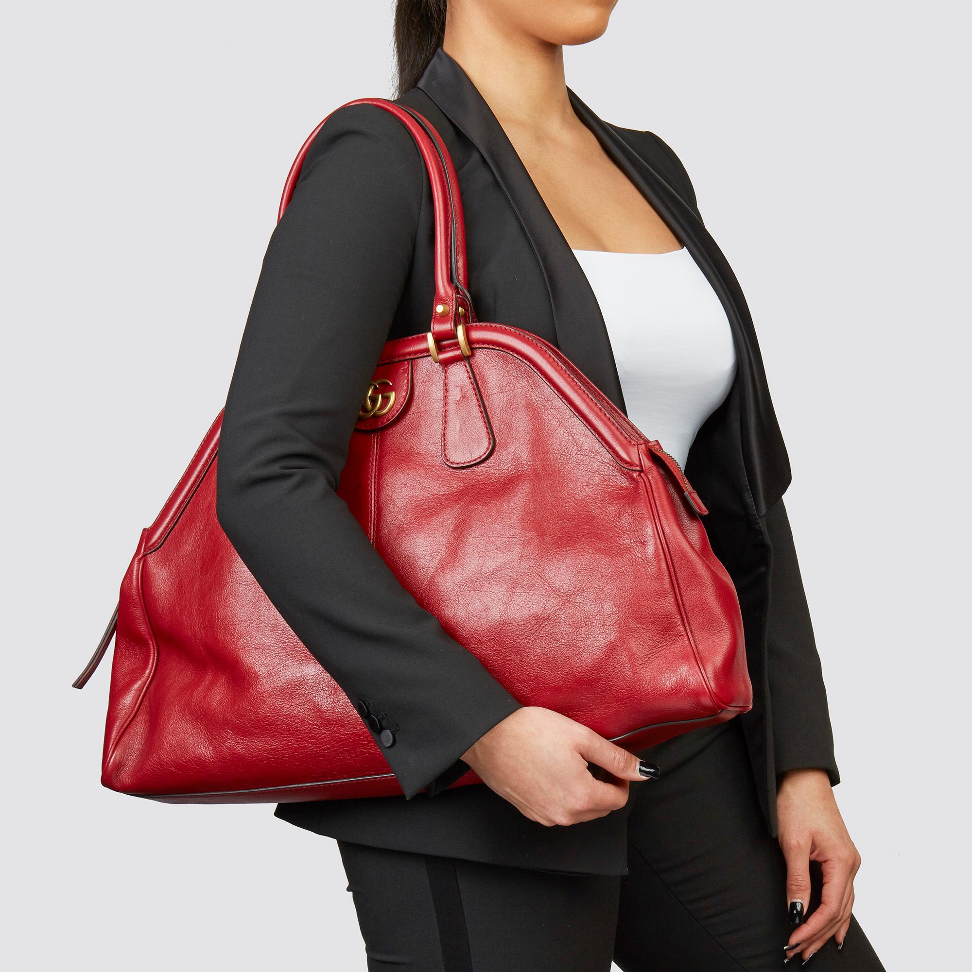 GUCCI
Red Aged Calfskin Large Marmont Re (Belle) Tote

Xupes Reference: HB3604
Serial Number: 515937 585795
Age (Circa): 2020
Accompanied By: Gucci Dust Bag, Care Booklet 
Authenticity Details: Date Stamp (Made in Italy)
Gender: Ladies
Type: Tote,