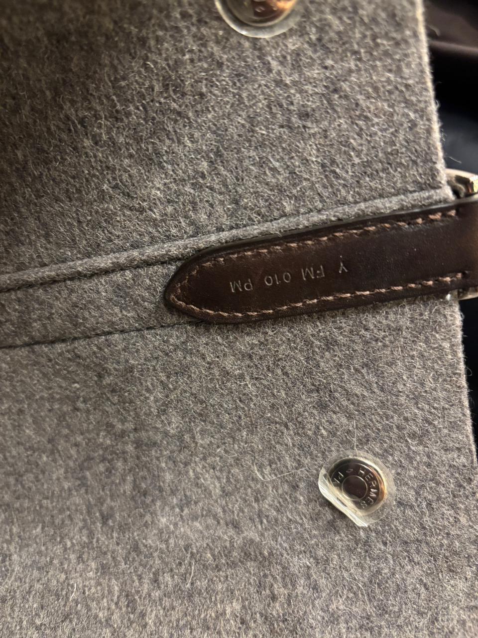 2020 Sac de toilettage en feutre Hermes en vente 8