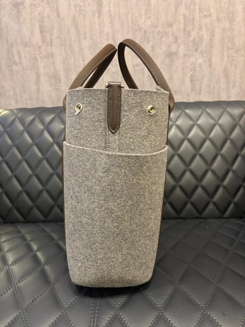 2020 Sac de toilettage en feutre Hermes Excellent état - En vente à Jakarta, Daerah Khusus Ibukota Jakarta