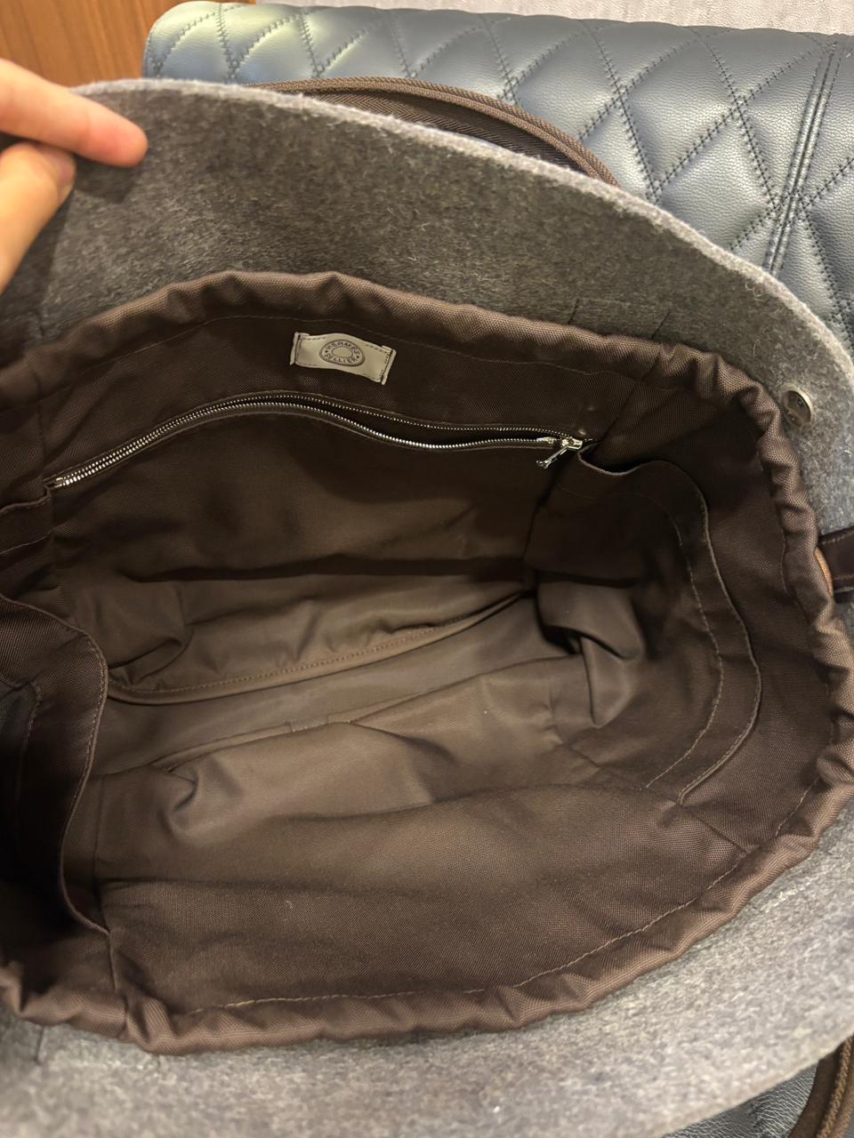 2020 Sac de toilettage en feutre Hermes en vente 2