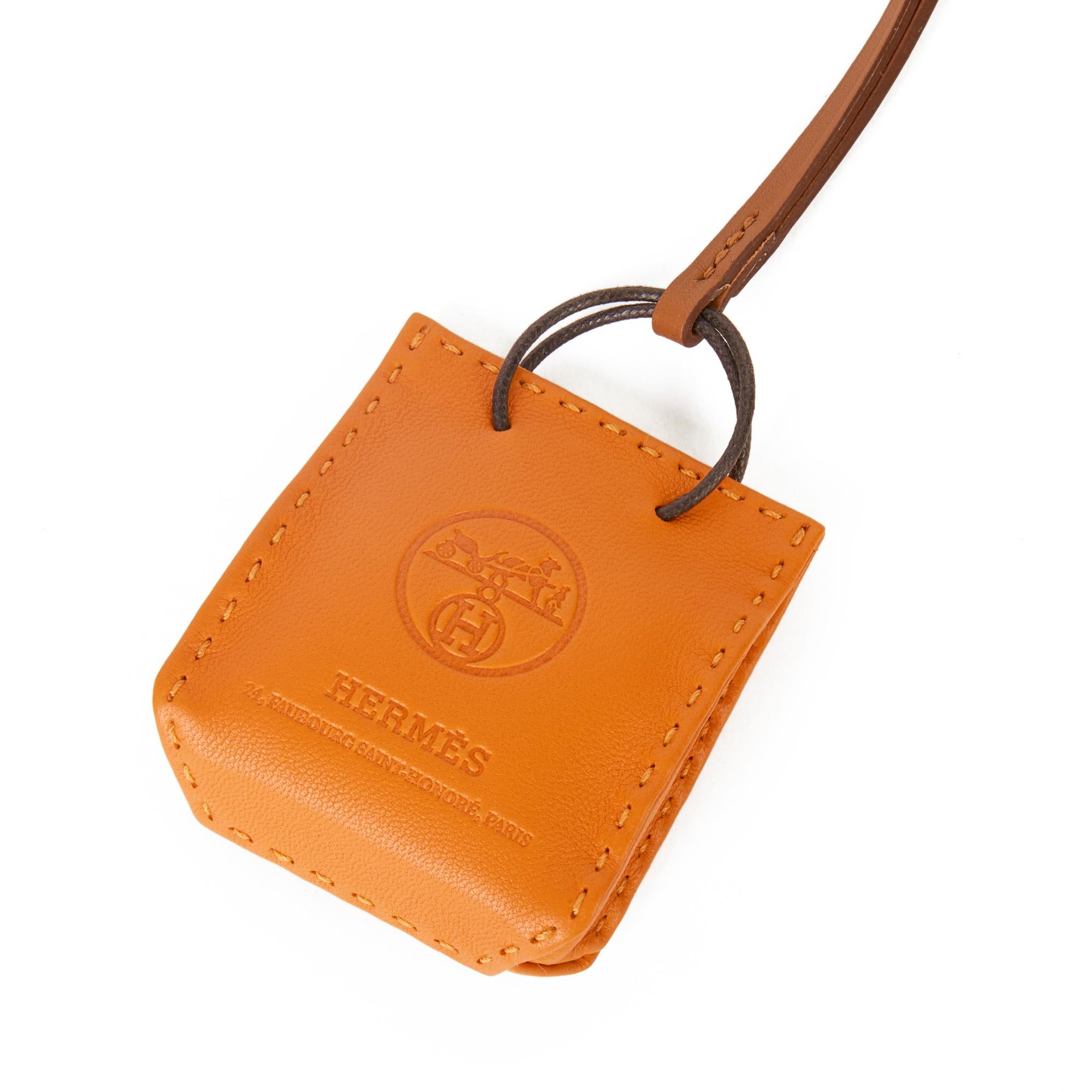 2020 Hermès Orange Lambskin Leather Shopping Bag Charm In New Condition In Bishop's Stortford, Hertfordshire