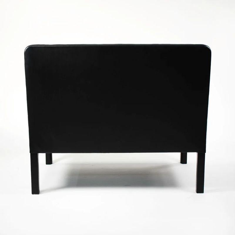 Nous proposons à la vente un canapé Addition KK48650 conçu par Kaare Klint et produit par Carl Hansen & Son au Danemark. Le canapé est composé d'un cadre en chêne massif et d'une assise et d'un dossier en cuir noir Thor. Le canapé date d'environ