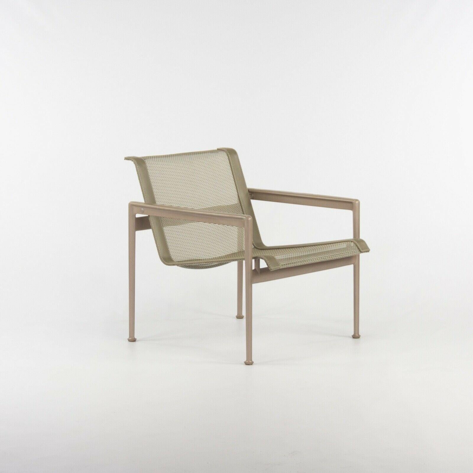 Modern 2020 Knoll Richard Schultz 1966 Series Outdoor Lounge Chair w/ Arm & Beige Frame For Sale